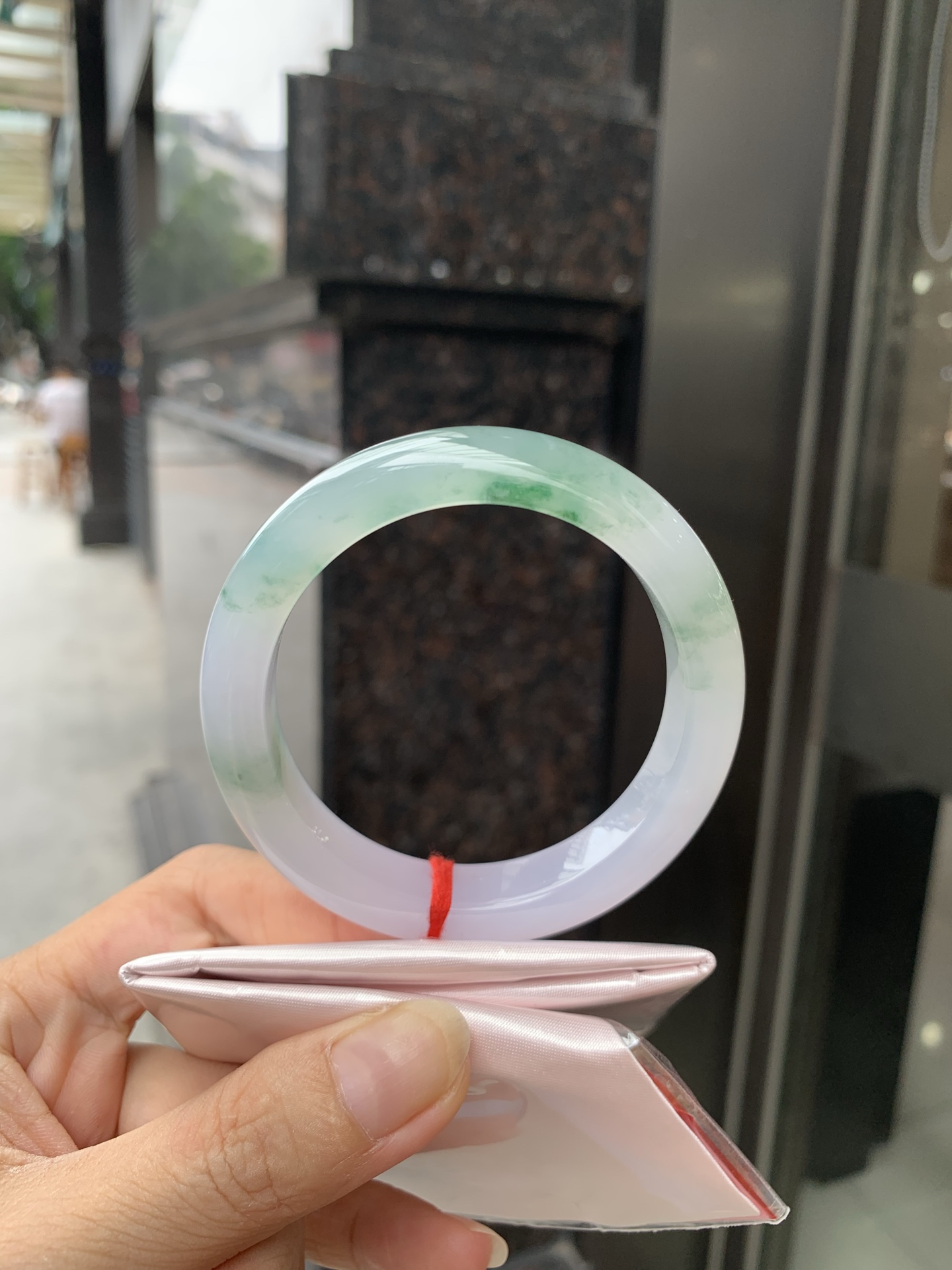 冰飘绿花正圈，54.7-8.9-12，0802-782-76，打灯棉絮，冰润的底妆上半圈绿花点缀，简