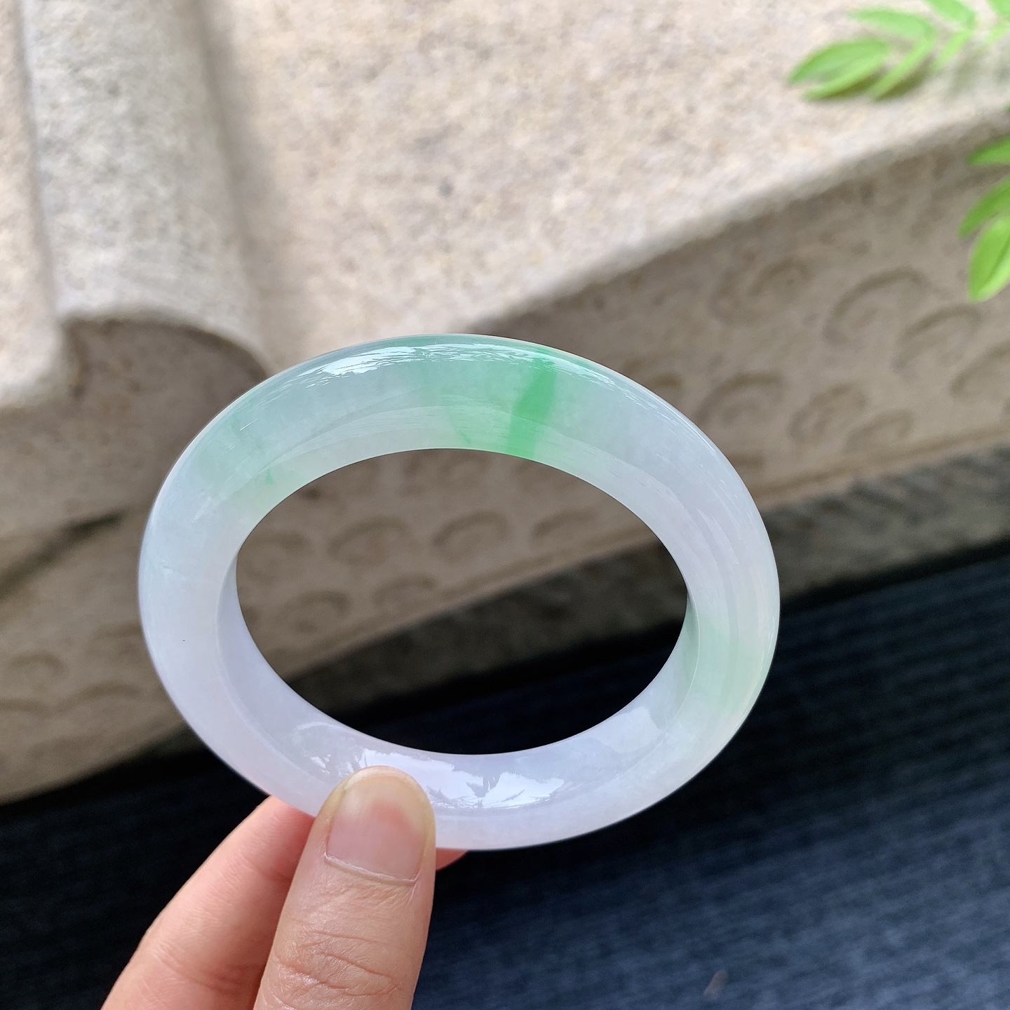 正圈55 56，圈口56.6/11.4/11，编码GL080328，描述冰糯春彩，水润，种老，细腻，打灯有棉线