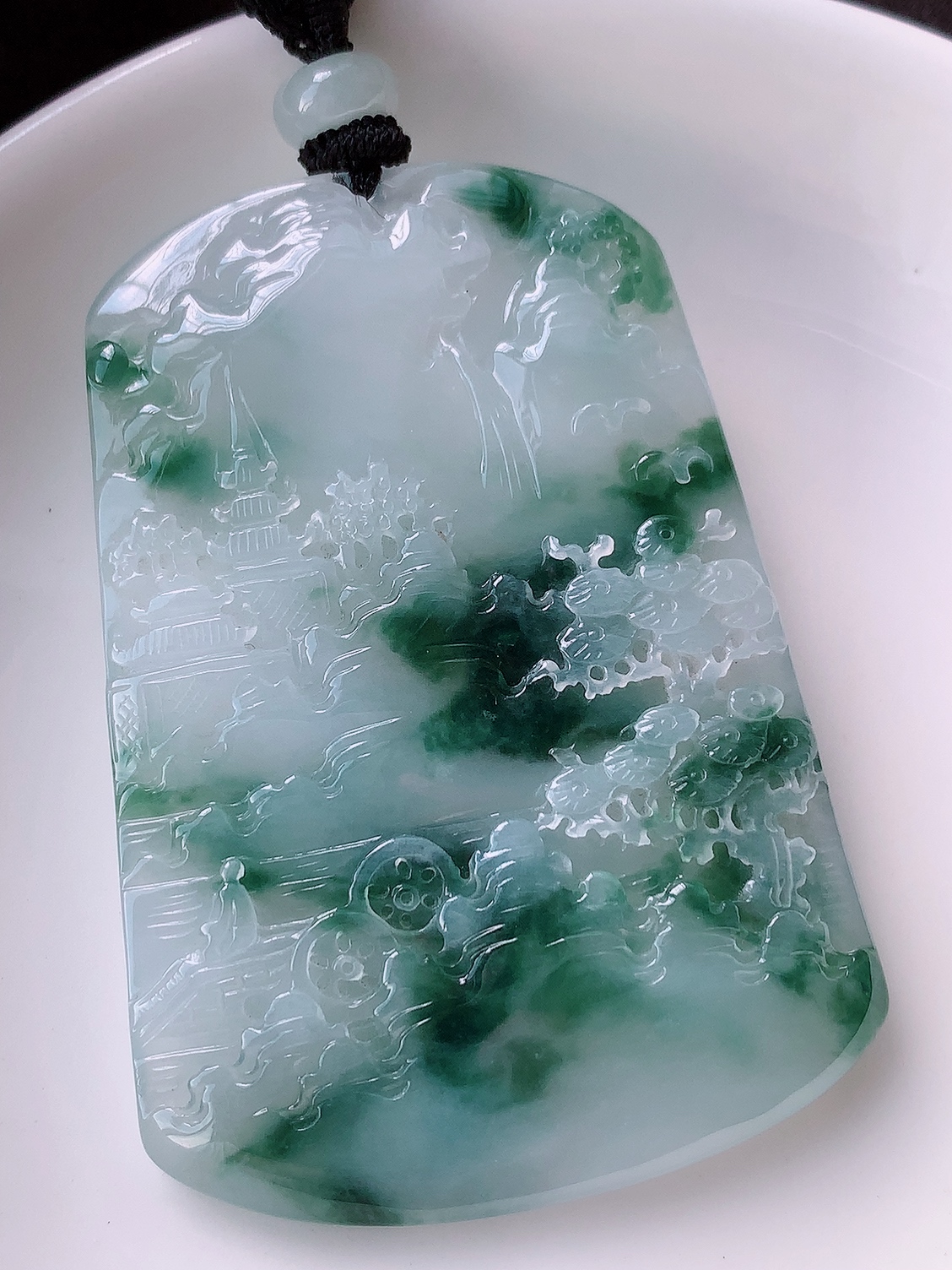 冰飘花山水牌挂件，底子细腻水润，佩戴简约大气，60.3-42-5.3