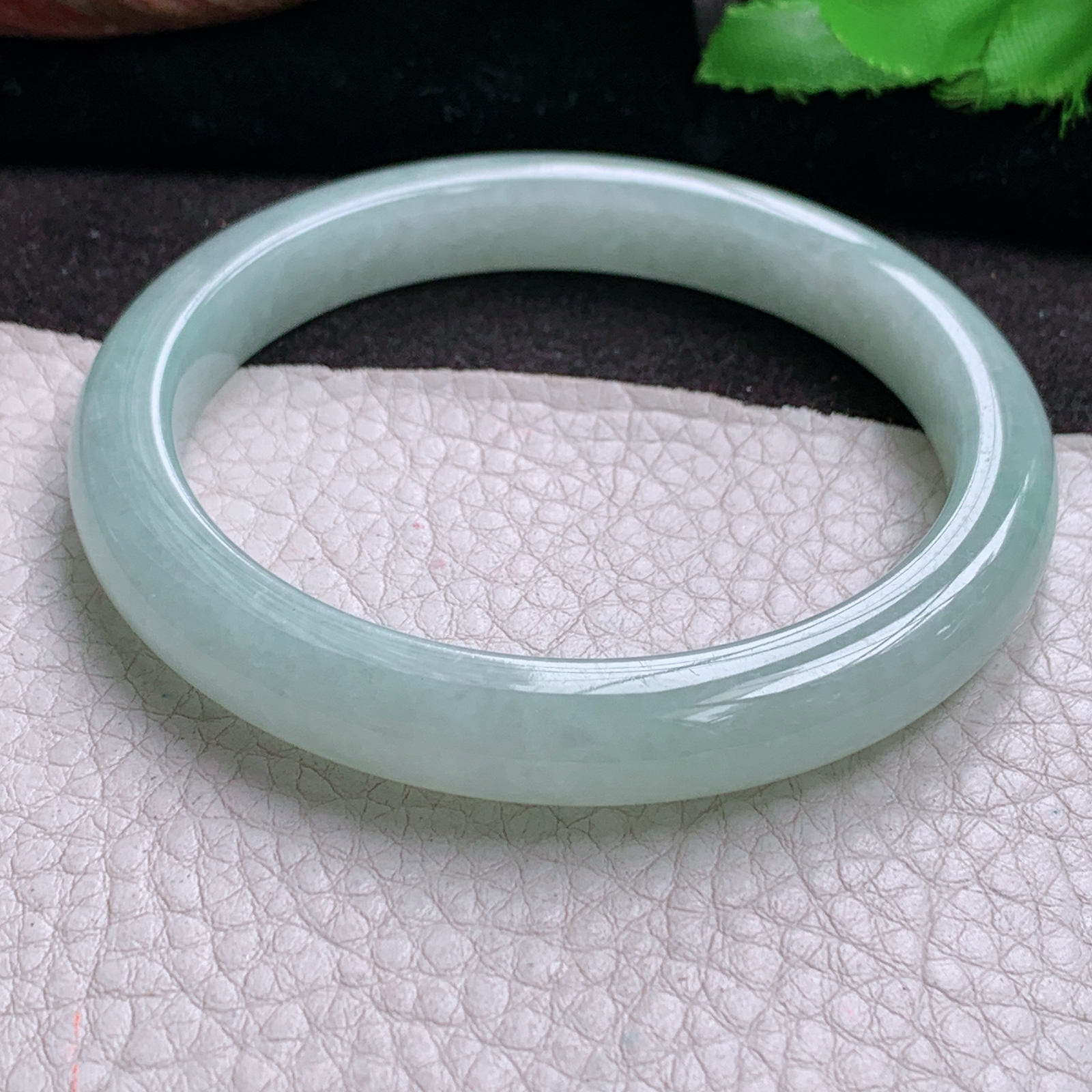 Js实拍59*9.6*8.3美人镯镯 缅甸翡翠手镯淡绿叮当镯大圈口