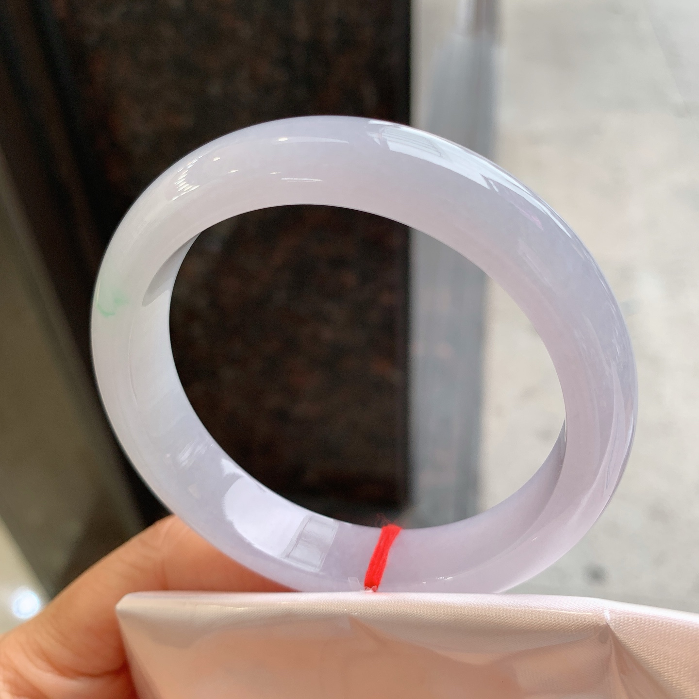 正圈飘绿，无裂，细腻