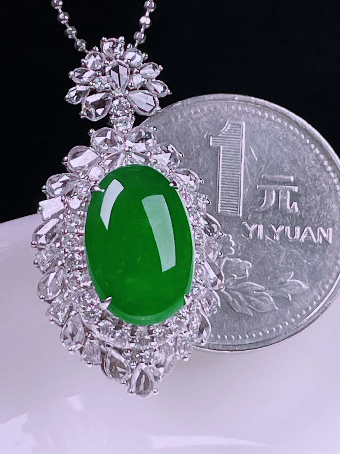 ️冰绿鸽子蛋，老种起光，细底通透，尺寸：33/17.8/13.5裸石14.3/9.7/4mm0802