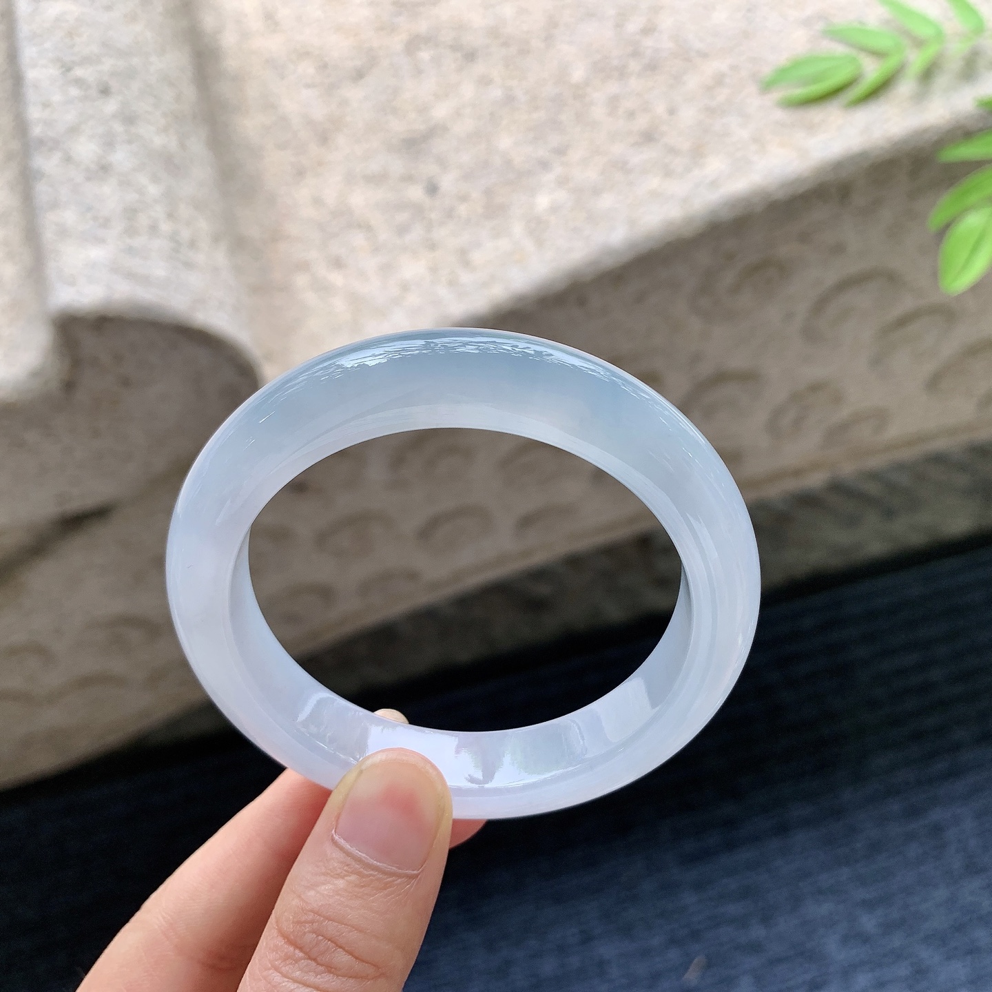 正圈54 55，圈口55/11.6/8.6，编码DZ080315，描述糯冰紫罗兰，水润，种老，细腻，打灯有絮线