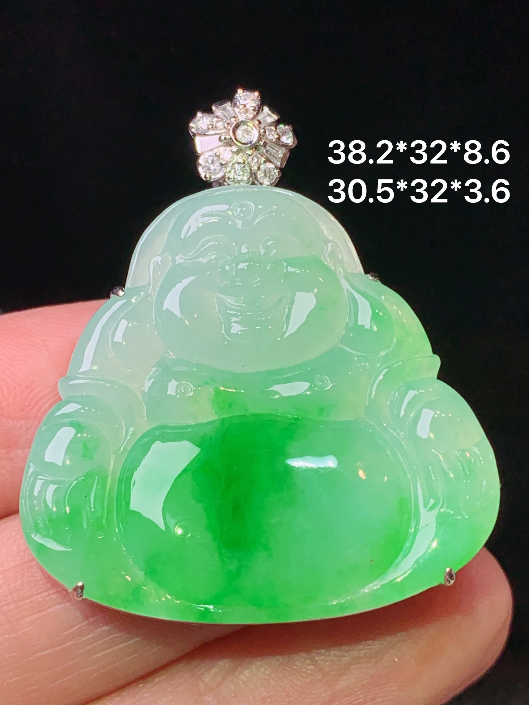 18k金钻镶嵌飘绿佛公吊坠 玉质细腻 色泽艳丽清新 水润亮眼 整体尺寸38.2*32*8.6 L2