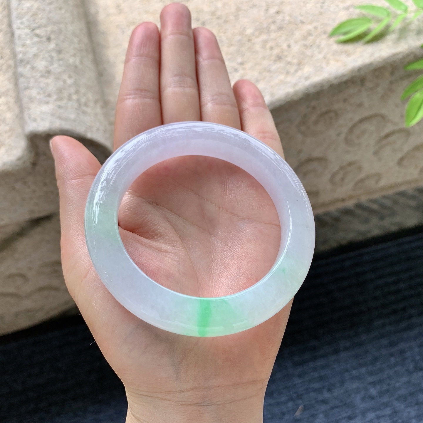 正圈55 56，圈口56.6/11.4/11，编码GL080328，描述冰糯春彩，水润，种老，细腻，