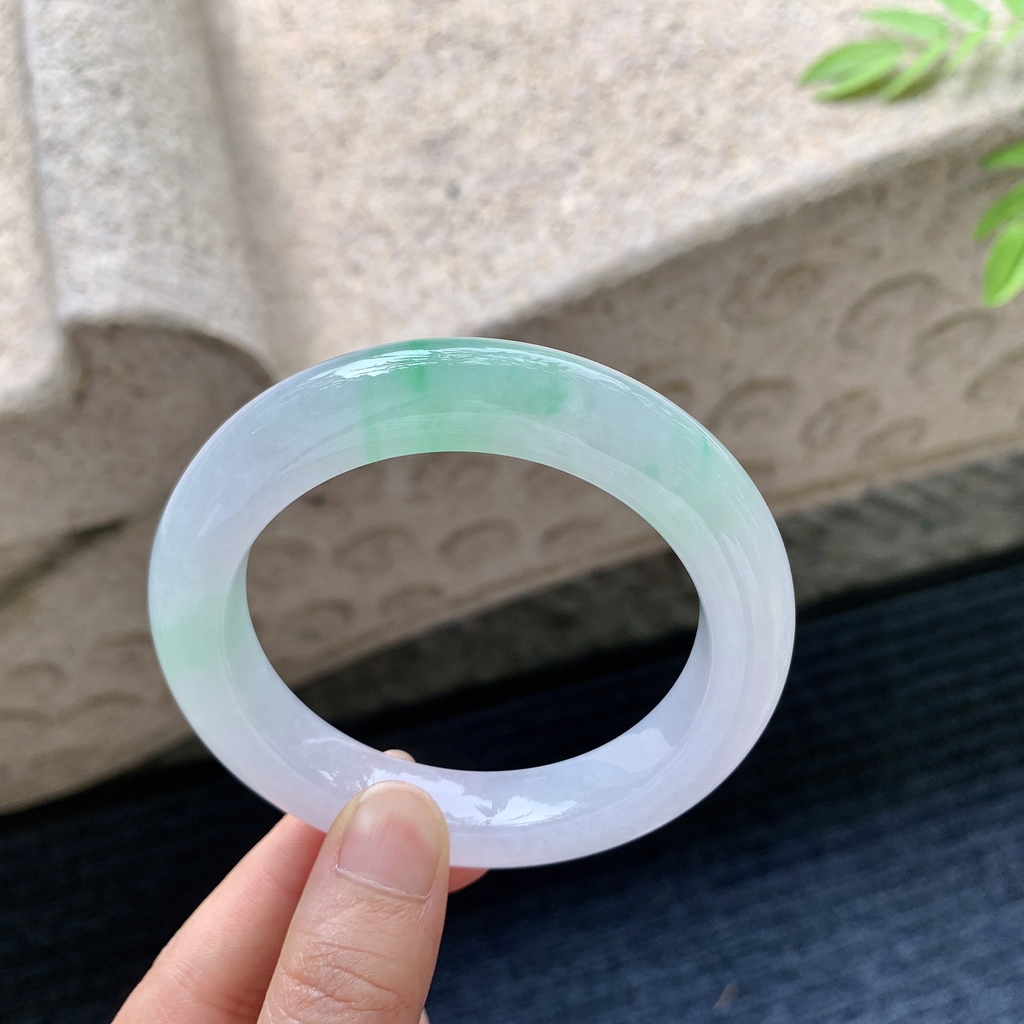 正圈55 56，圈口56.6/11.4/11，编码GL080328，描述冰糯春彩，水润，种老，细腻，打灯有棉线