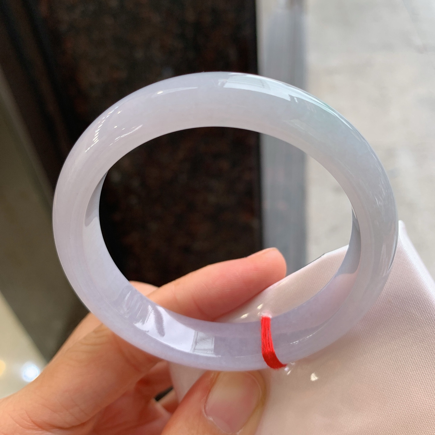 正圈飘绿，无裂，细腻