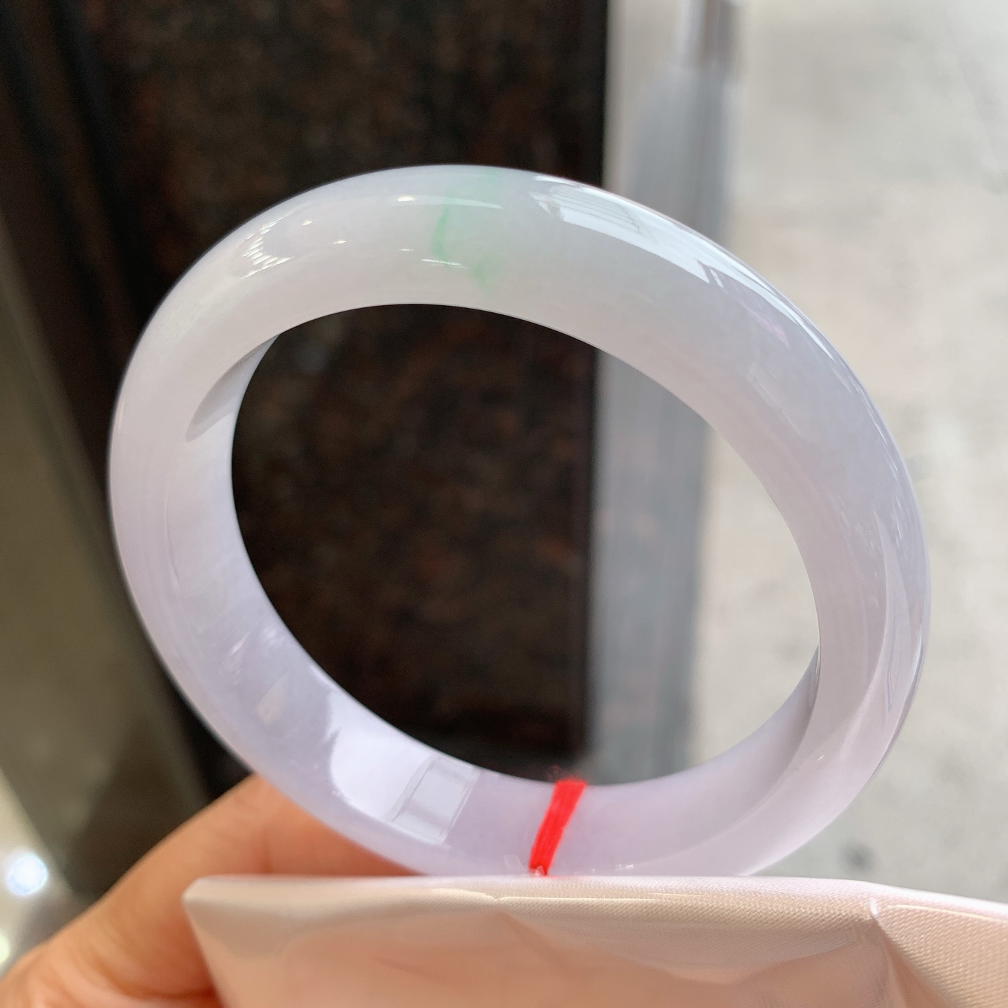 正圈飘绿，无裂，细腻