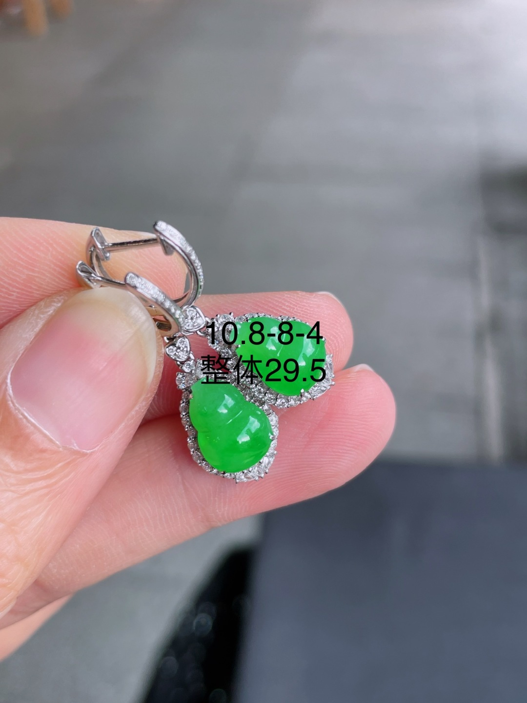 ️高冰绿葫芦耳坠 晶莹剔透，新颖时尚，品相，10.8-8-4