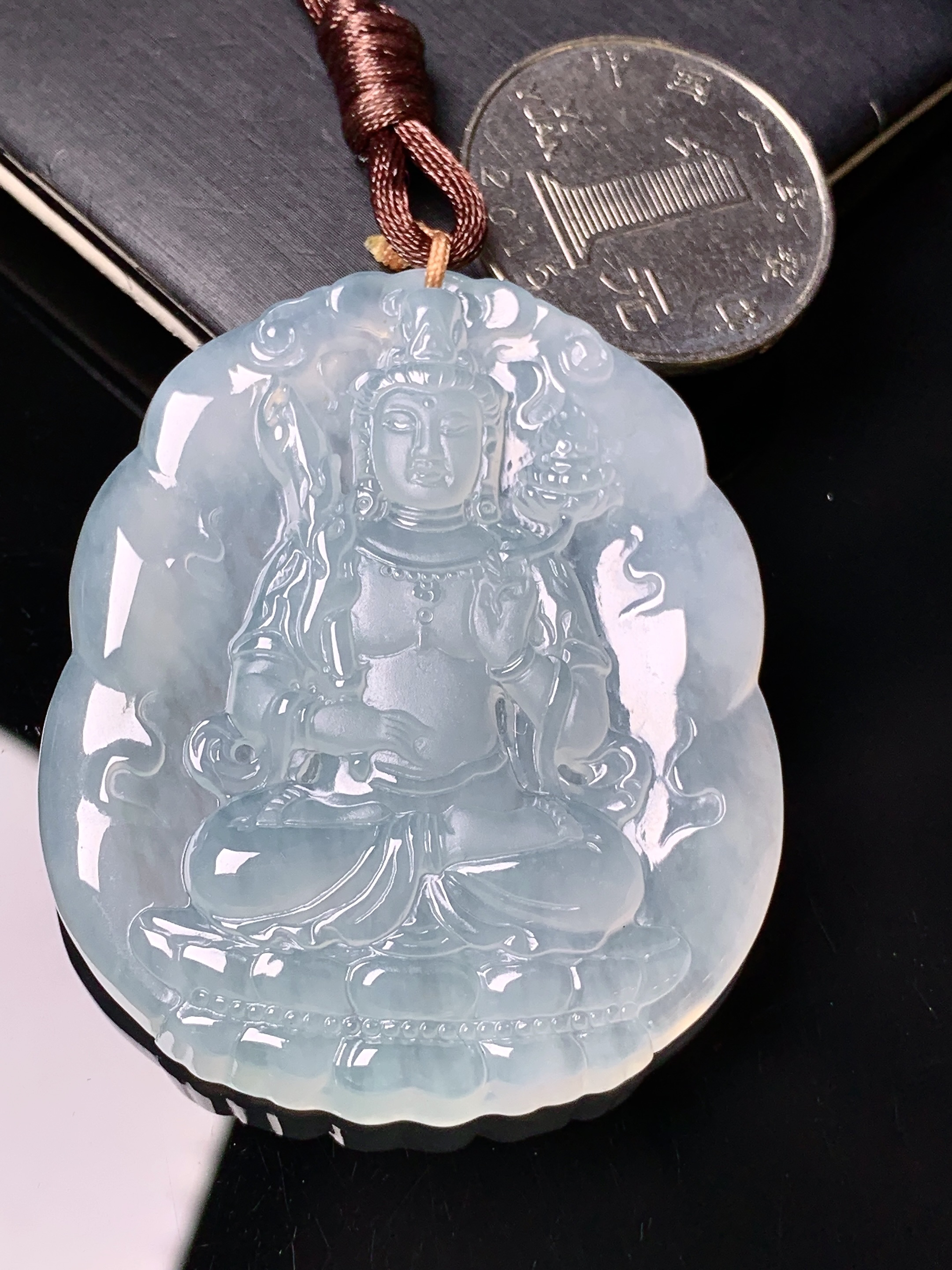 冰种观音菩萨吊坠 玉质细腻 色泽艳丽清新 水润亮眼 整体尺寸50.8*42.6*5.8 b2