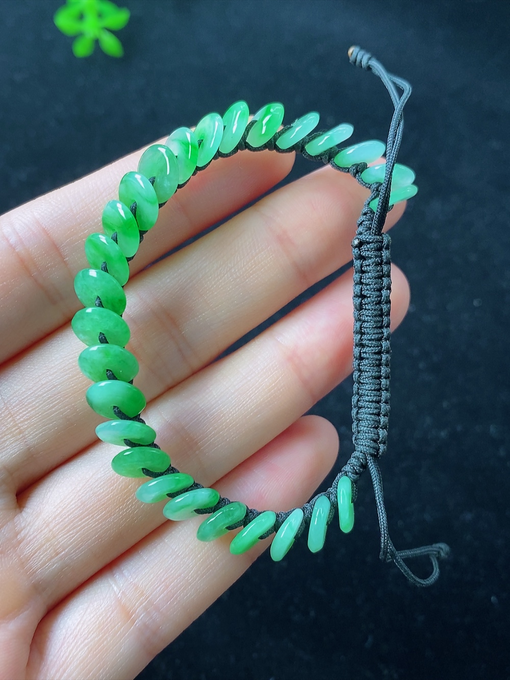 平安扣种水飘绿花手串，尺寸7.7-2.3mm,内径可调节，802xdz