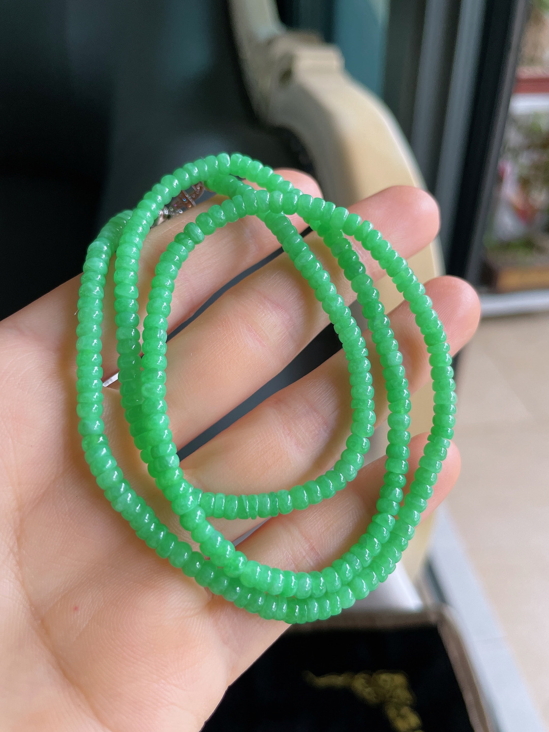天然翡翠A货，冰满绿算盘珠珠链，尺寸：3.7mm。【编3969】