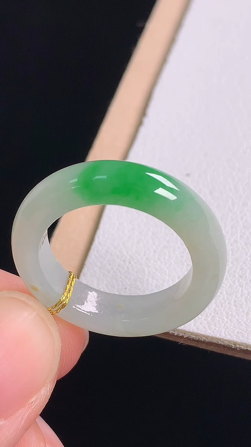 冰飘绿指环，无裂，尺寸:圈口11/16.2-4.7-3.3mm 28