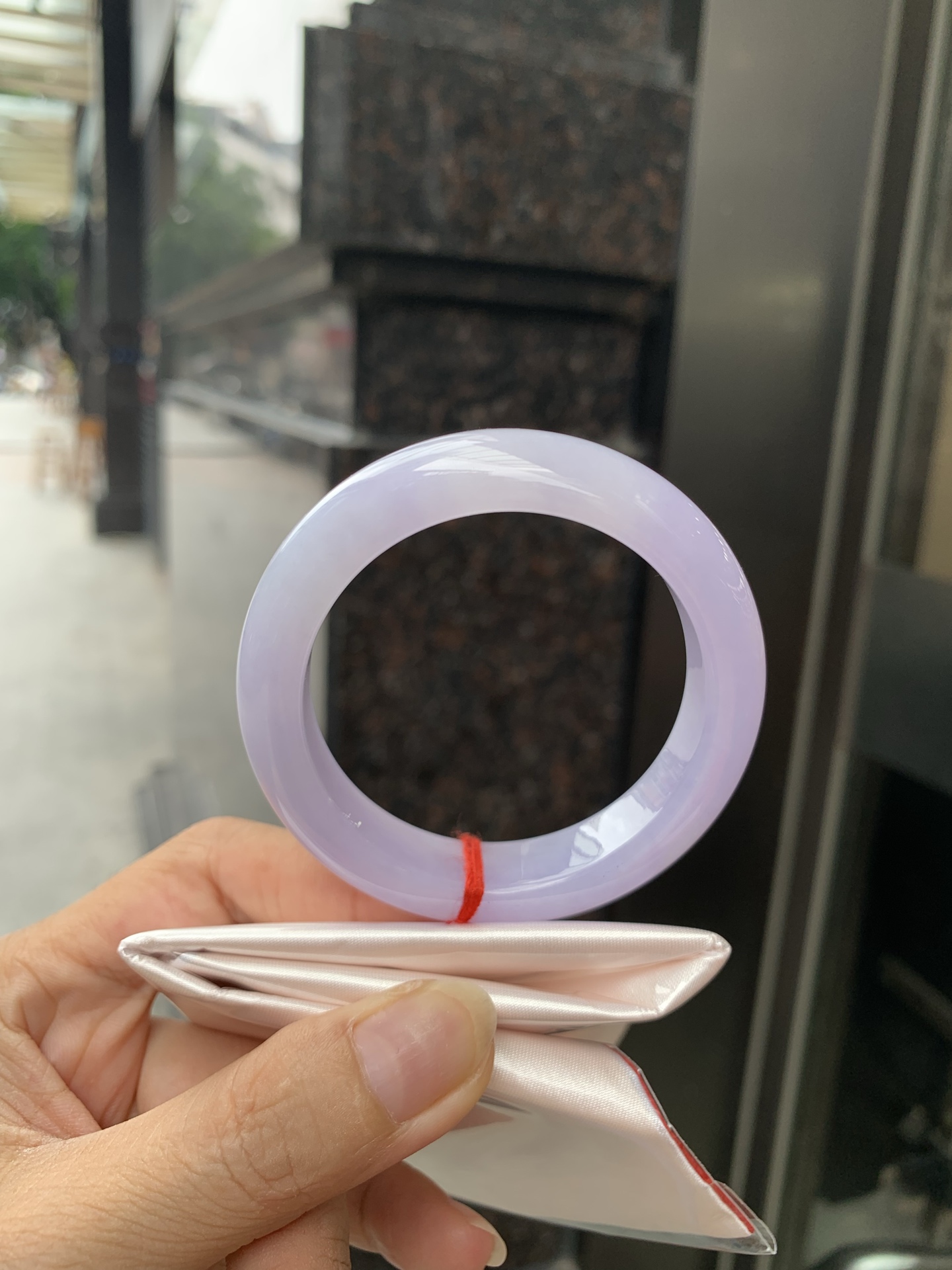 正圈，50.3-8.5-12.2，0802-N1285，打灯纹不扣，底妆水润，满圈紫色吸睛抢眼，浪漫迷人，仙气飘飘，优雅高贵显气质，感满满，紫色自然光不失色，不同光线不一样视觉感受