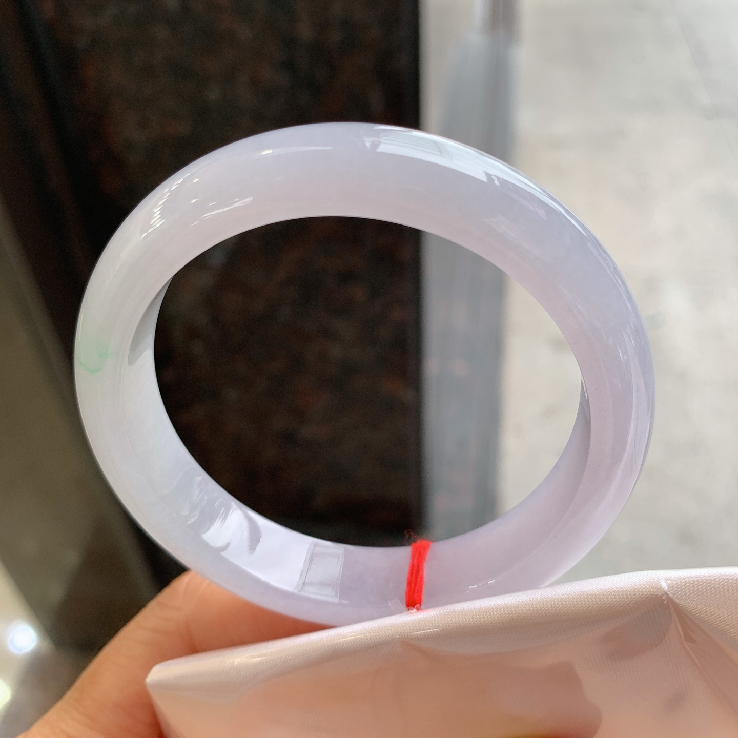 正圈飘绿，无裂，细腻