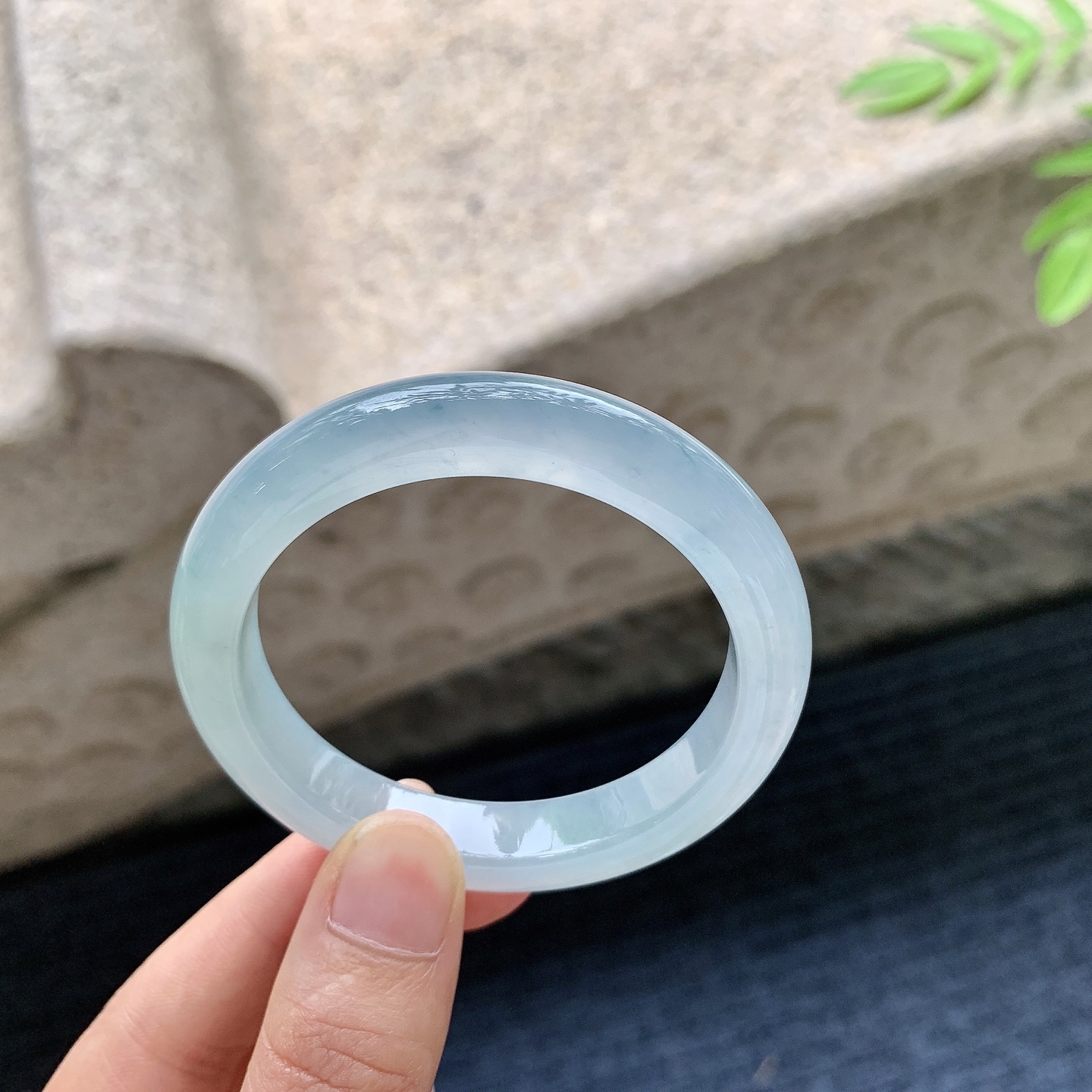 正圈48 49，圈口49.2/9.7/7.7，编码DZ080312，冰糯晴蓝，水润，种老，细腻，无裂。