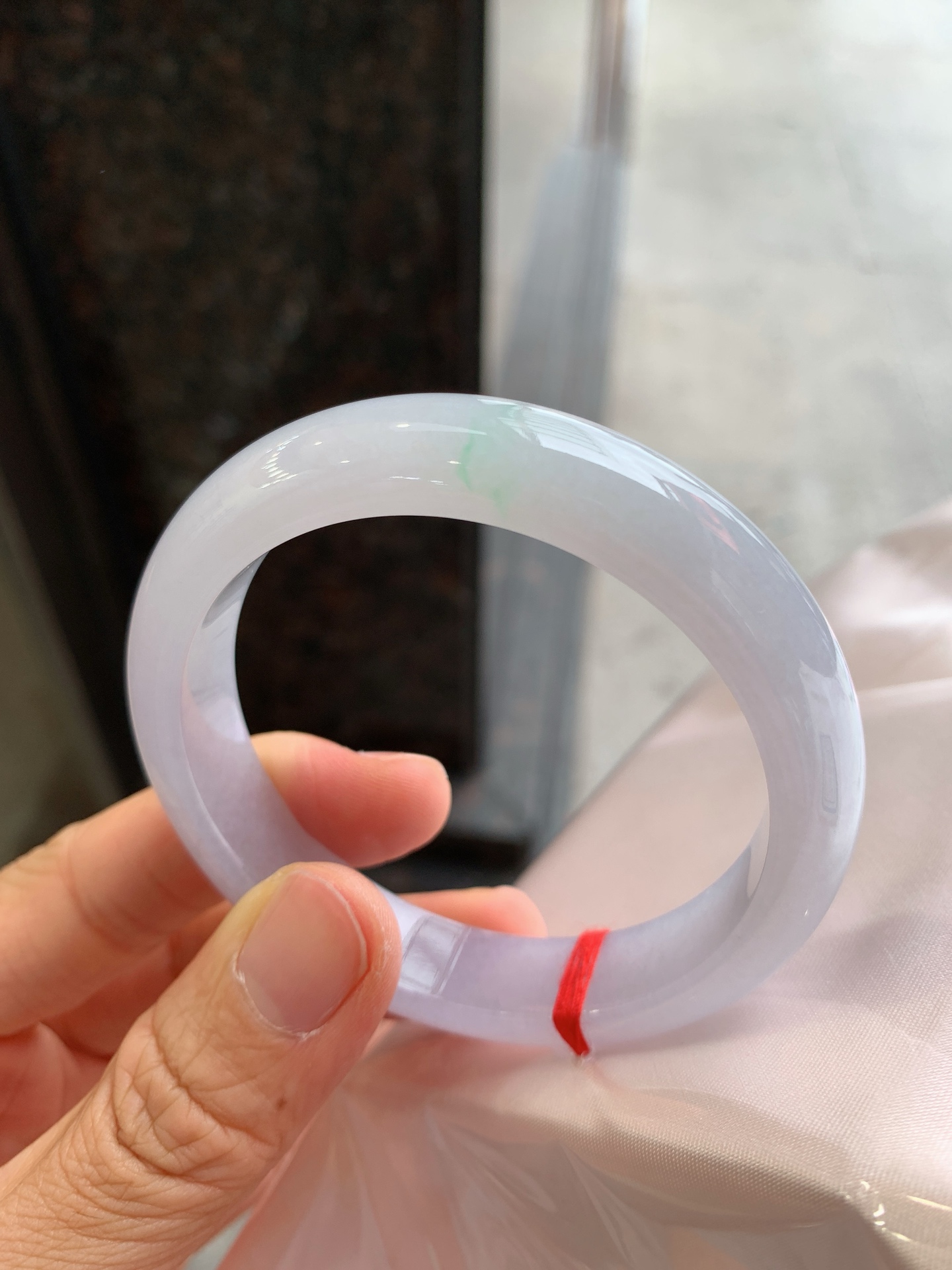 正圈飘绿，无裂，细腻