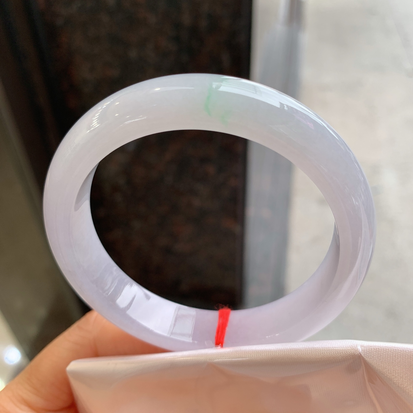正圈飘绿，无裂，细腻
