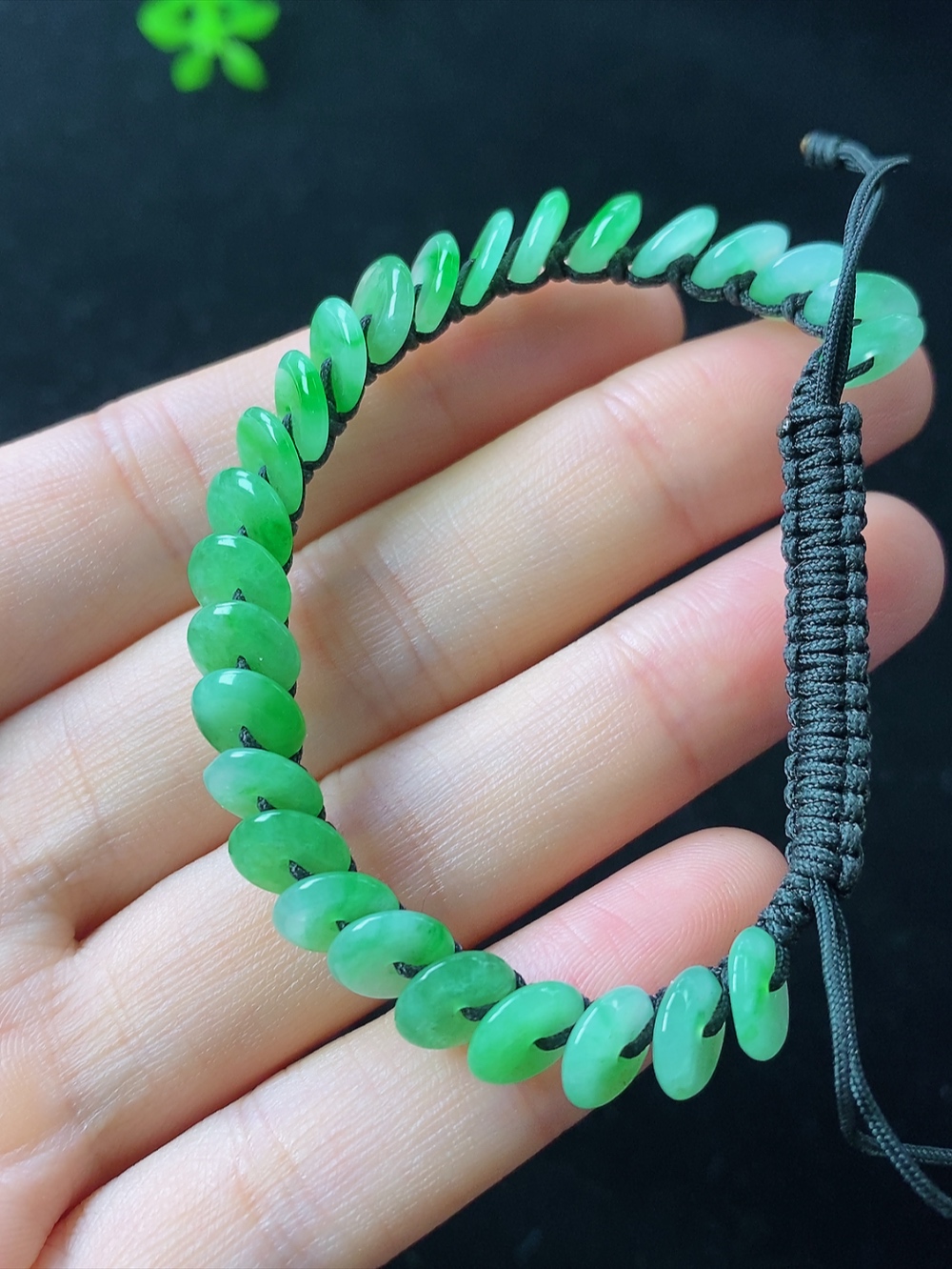 平安扣种水飘绿花手串，尺寸7.7-2.3mm,内径可调节，802xdz