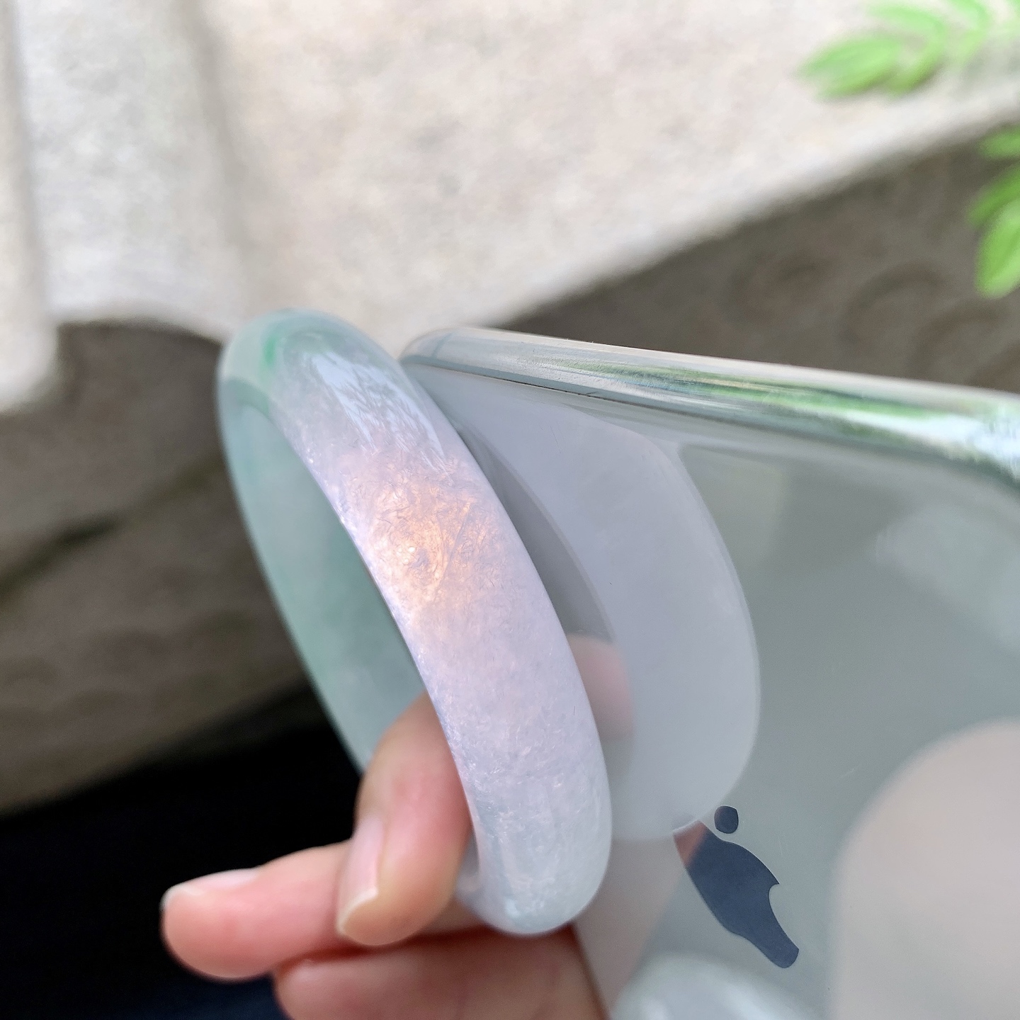 正圈51 52，圈口52.3/12/8.3，编码ZLD080309，描述冰糯飘绿，清透，水润，种老，细腻，打灯有絮线