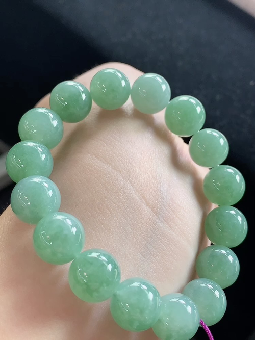 绿底玉珠手链，尺寸12.6mm，d02zg9