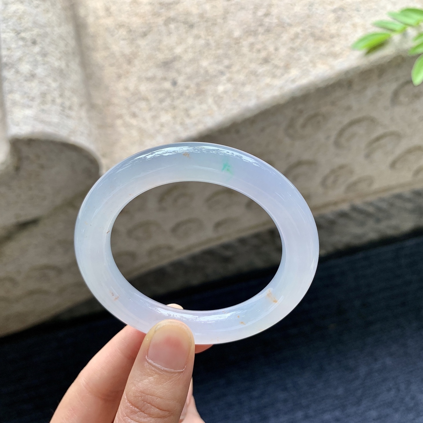 圆条49 50，圈口50.7/10.6/10，编码H9080413，描述糯冰黄加绿，水润，种老，细腻，打灯有棉线