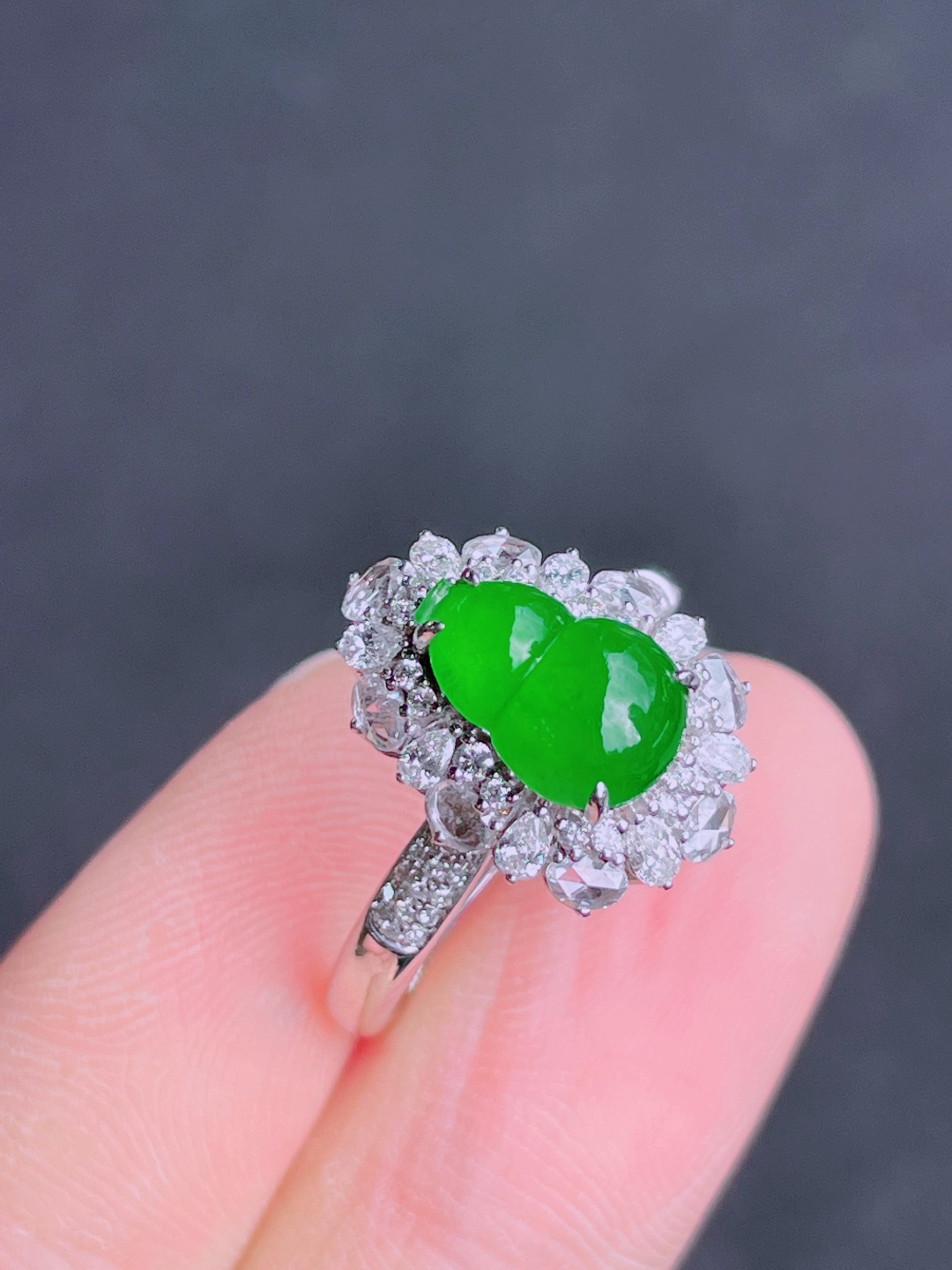 ️高冰绿葫芦戒指 晶莹剔透，新颖时尚，品相，10-6.8-3