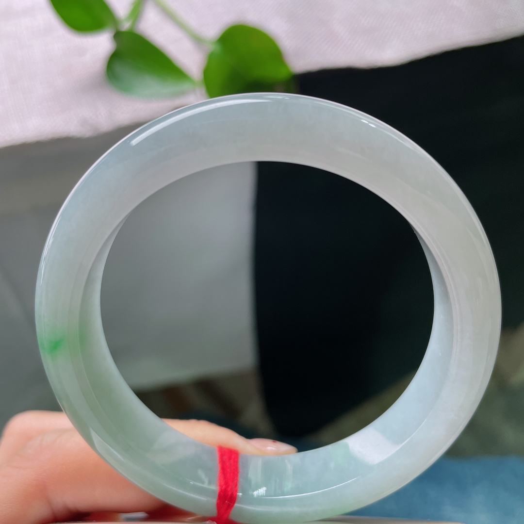 56/12.5/8，飘阳绿正圈，水头好，种老，肉质细腻干净，点翠千金，无裂，57056a