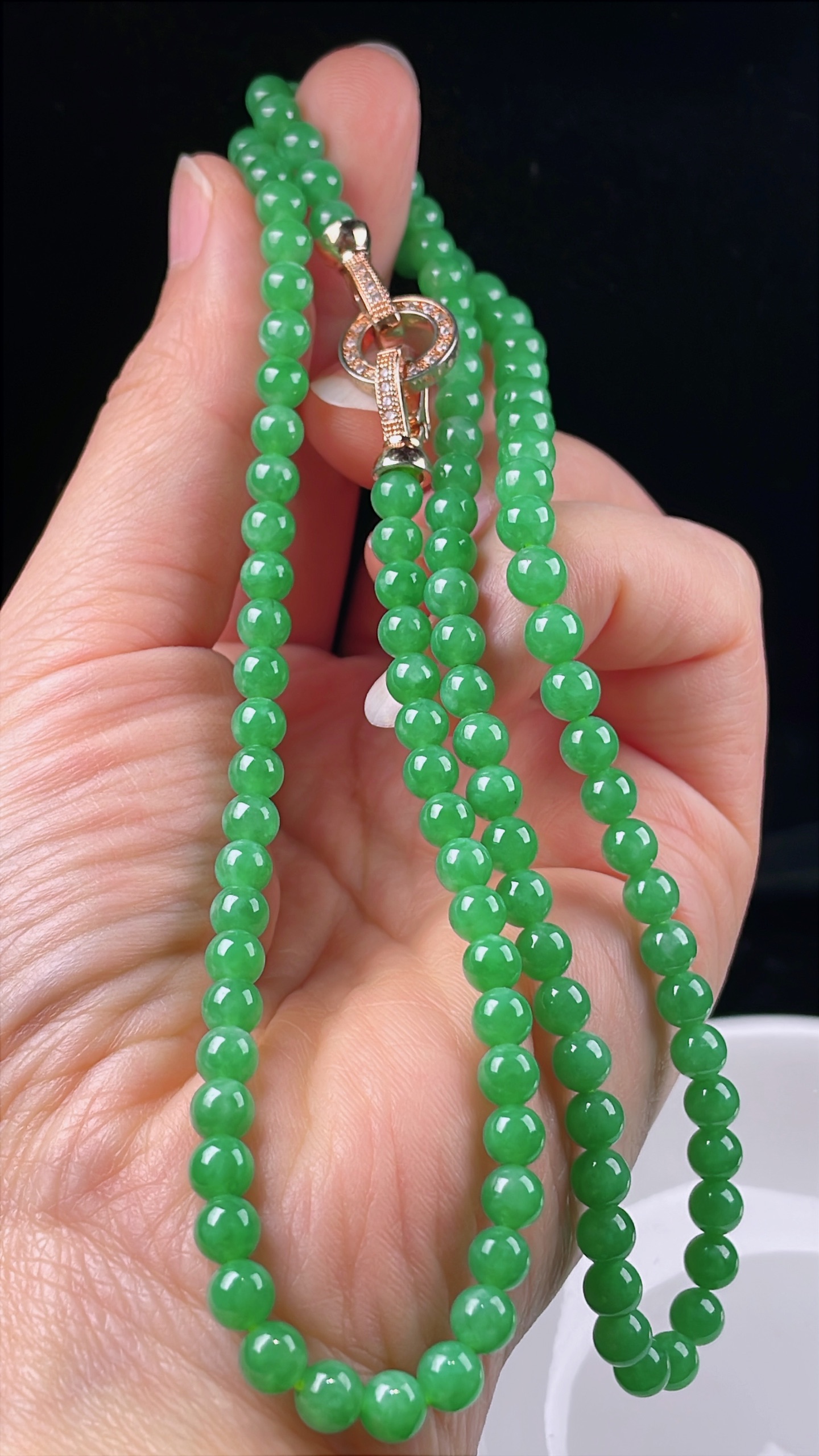 阳绿珠链，老种起光，细底通透，尺寸：4.8mm
