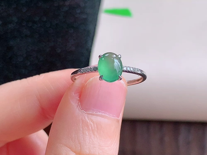 ️ 18K金伴钻冰晴戒指，无裂，尺寸7.0-5.5-2.2mm，圈口14，包A附证书