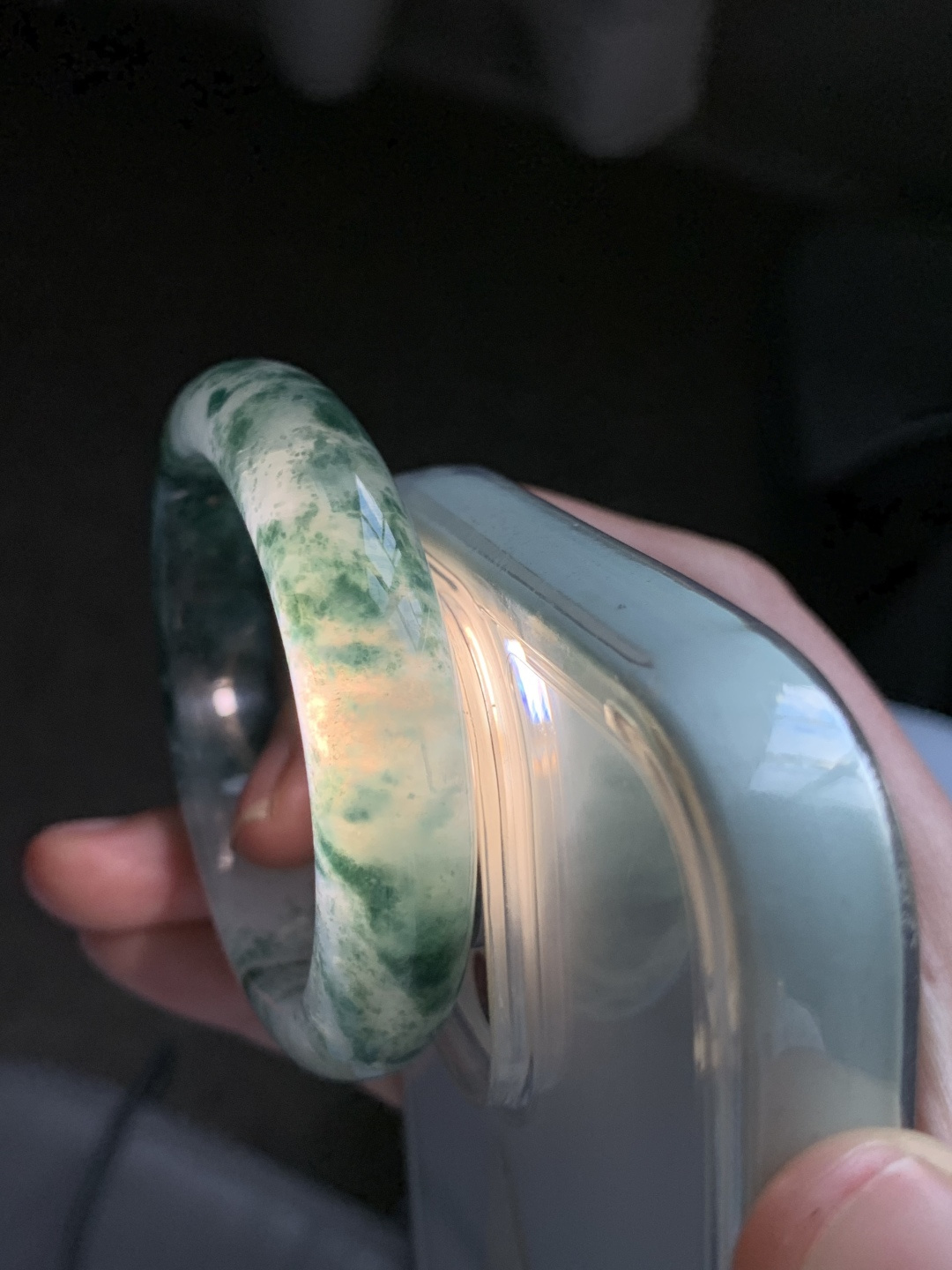 糯冰飘花，水润，种老，细腻，打灯有絮线