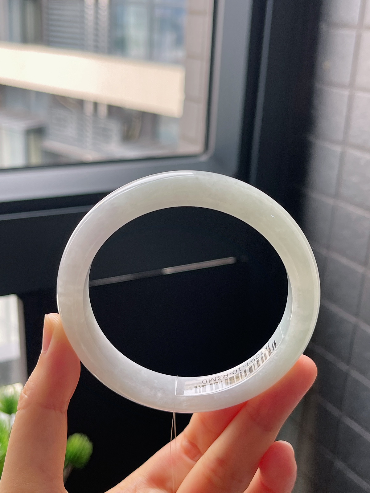 正圈60圈口，翡翠糯化种白色手镯