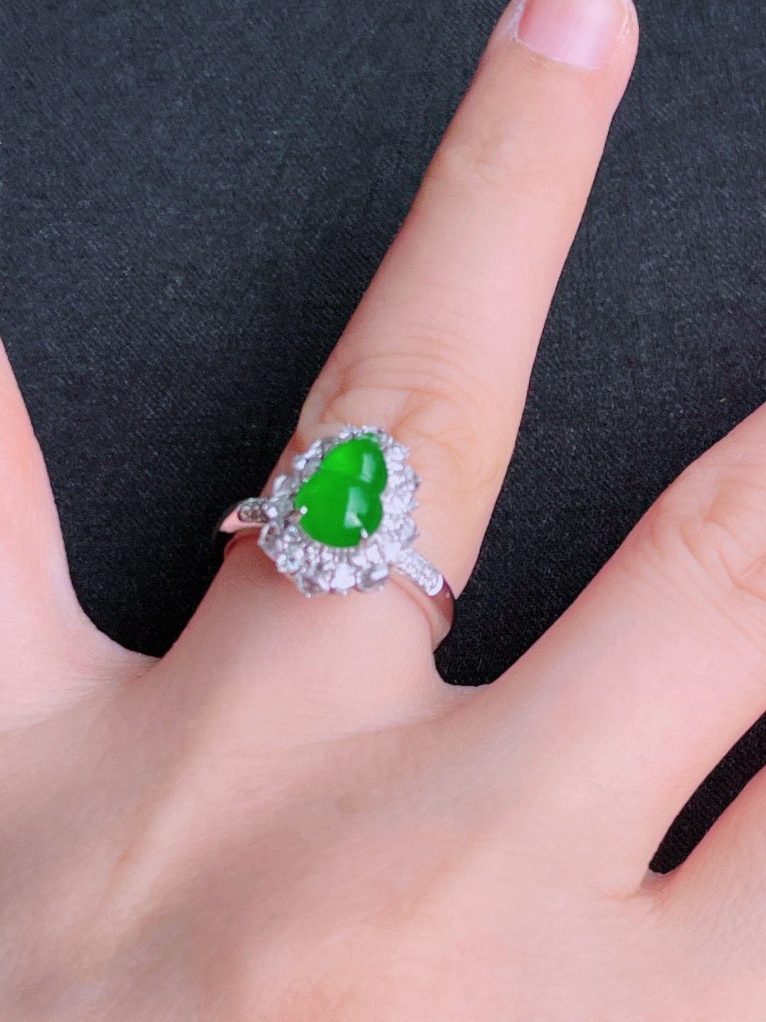 ️高冰绿葫芦戒指 晶莹剔透，新颖时尚，品相，10-6.8-3