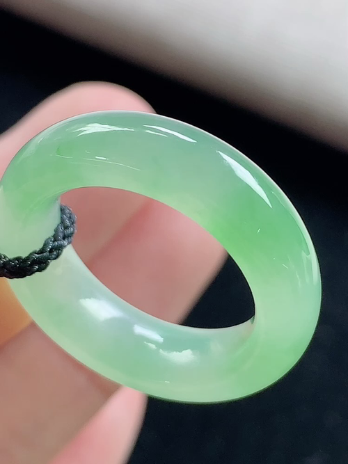 冰飘绿戒指，无裂，内径尺寸16.3-6.2-4.0mm，12号手寸，d03kxy