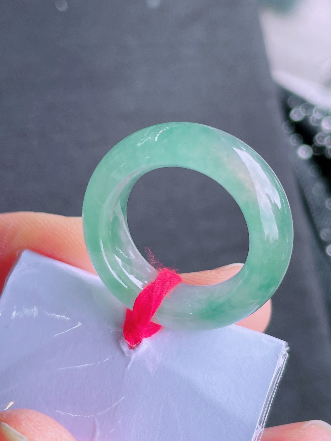 ️高冰绿戒圈 晶莹剔透，新颖时尚，品相