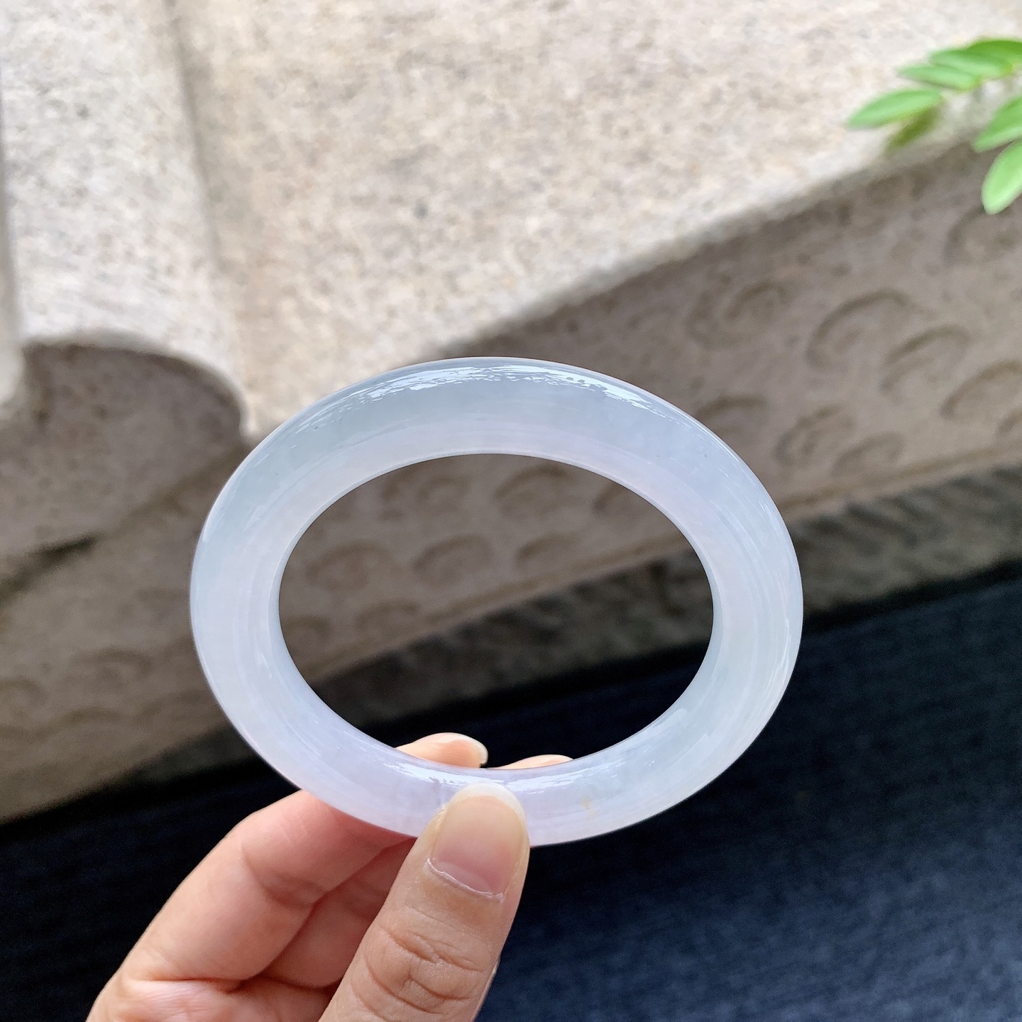 圆条55 56，圈口56.1/10.4/10.5，编码BA080409，冰糯底色，水润，种老，细腻，打灯有絮线
