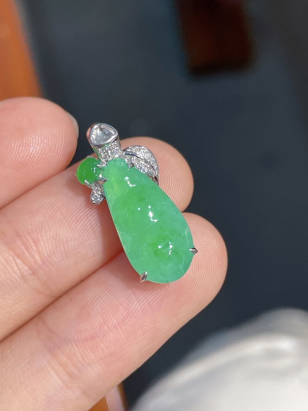 ️冰绿豆子吊坠，无裂，18k金镶嵌，不议，16.7-8.4-2.8
