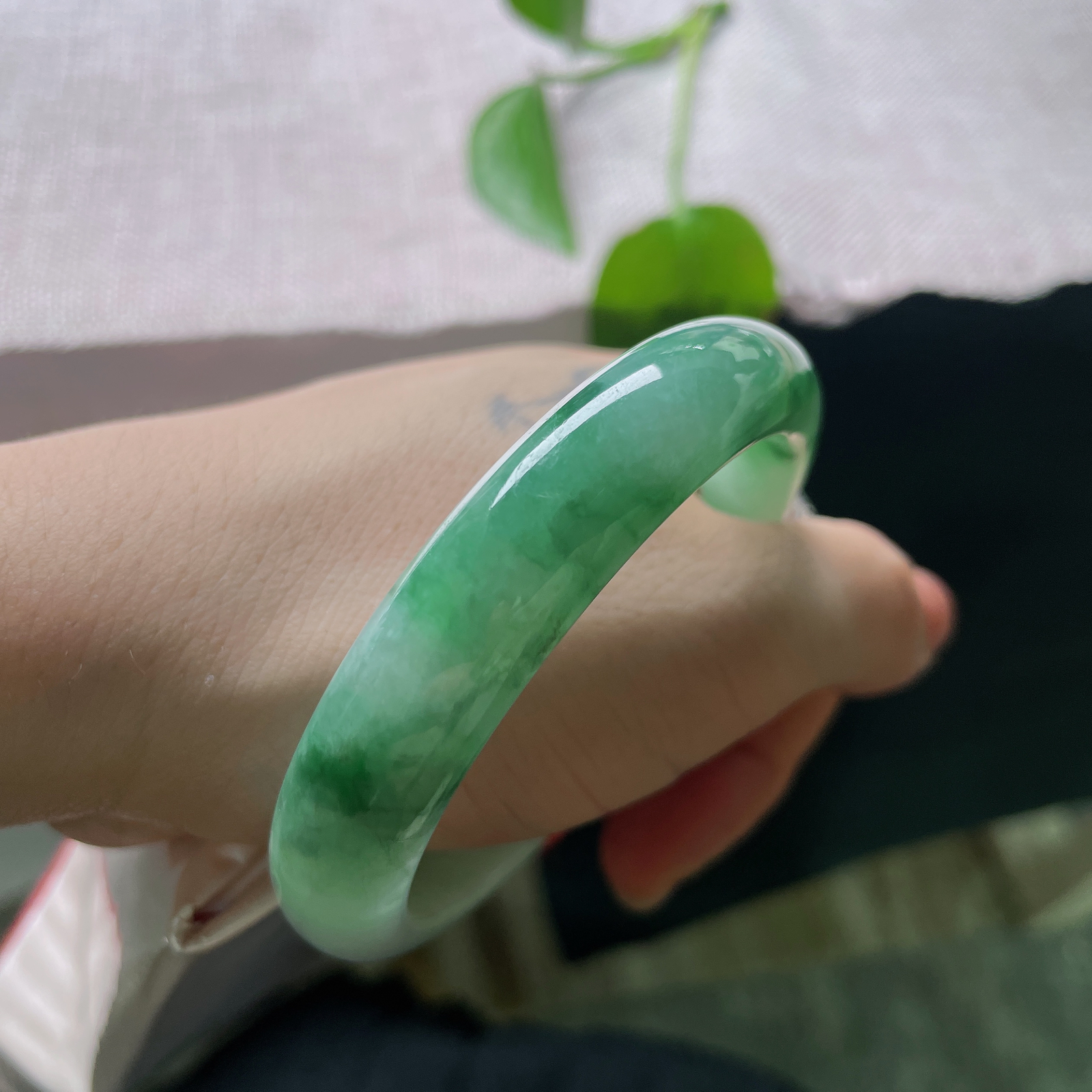 55.7/12.4/7.5飘绿正圈，皮纹，56983