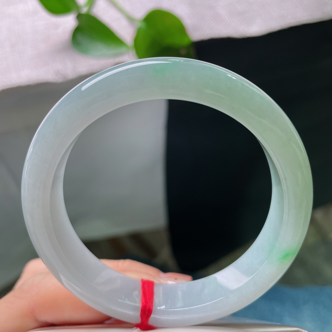 56/12.5/8，飘阳绿正圈，水头好，种老，肉质细腻干净，点翠千金，无裂，57056a