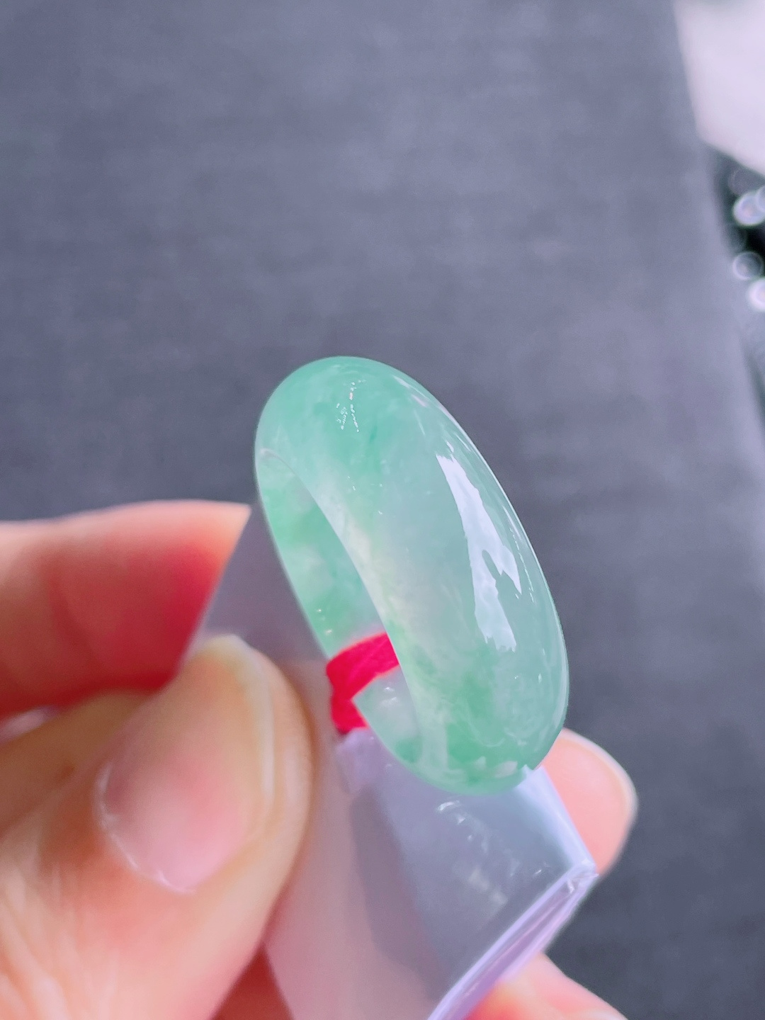 ️高冰绿戒圈 晶莹剔透，新颖时尚，品相