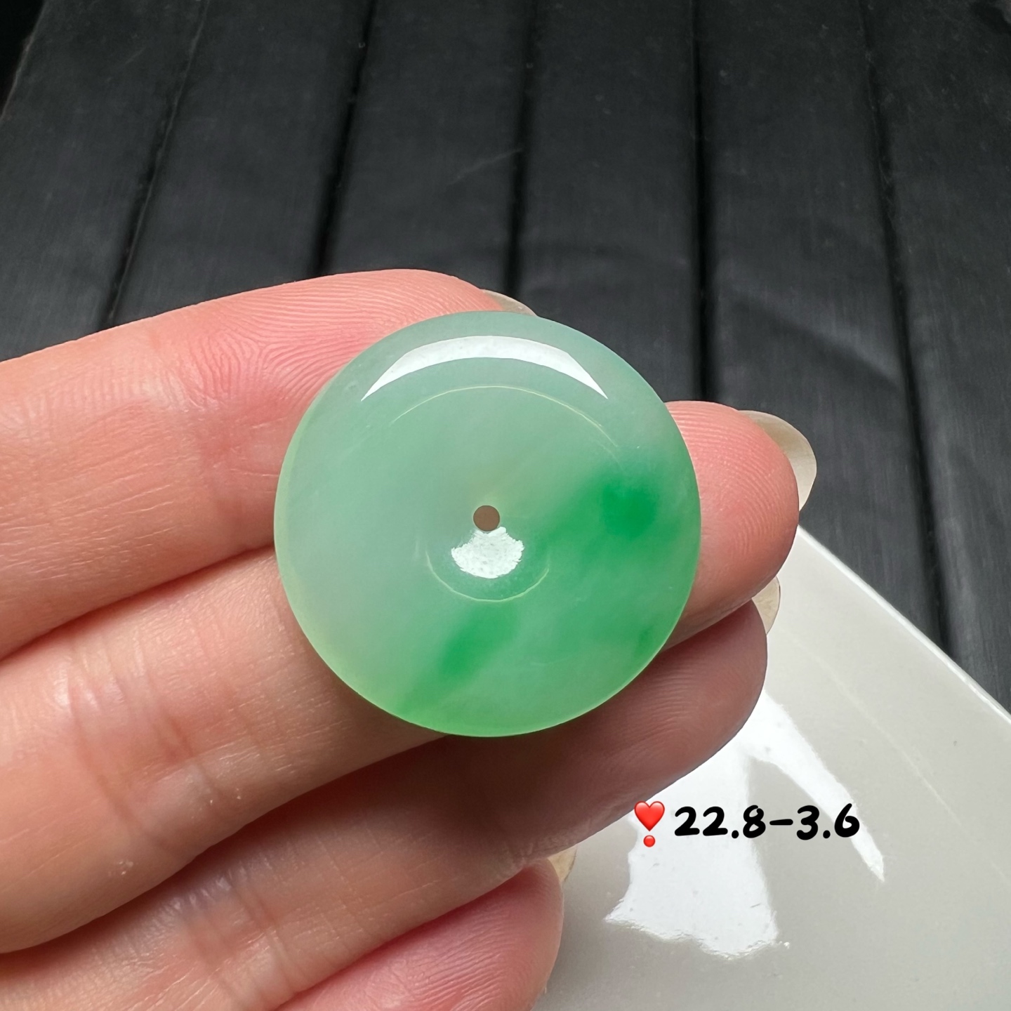️冰细糯淡绿底色飘阳绿花平安扣裸石坠子天然A货翡翠