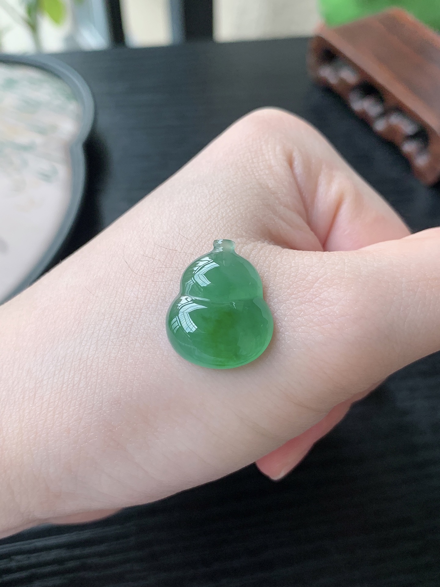 老坑冰种胶感飘阳绿葫芦吊坠,裸石尺寸:19.6-16.3-4.8mm