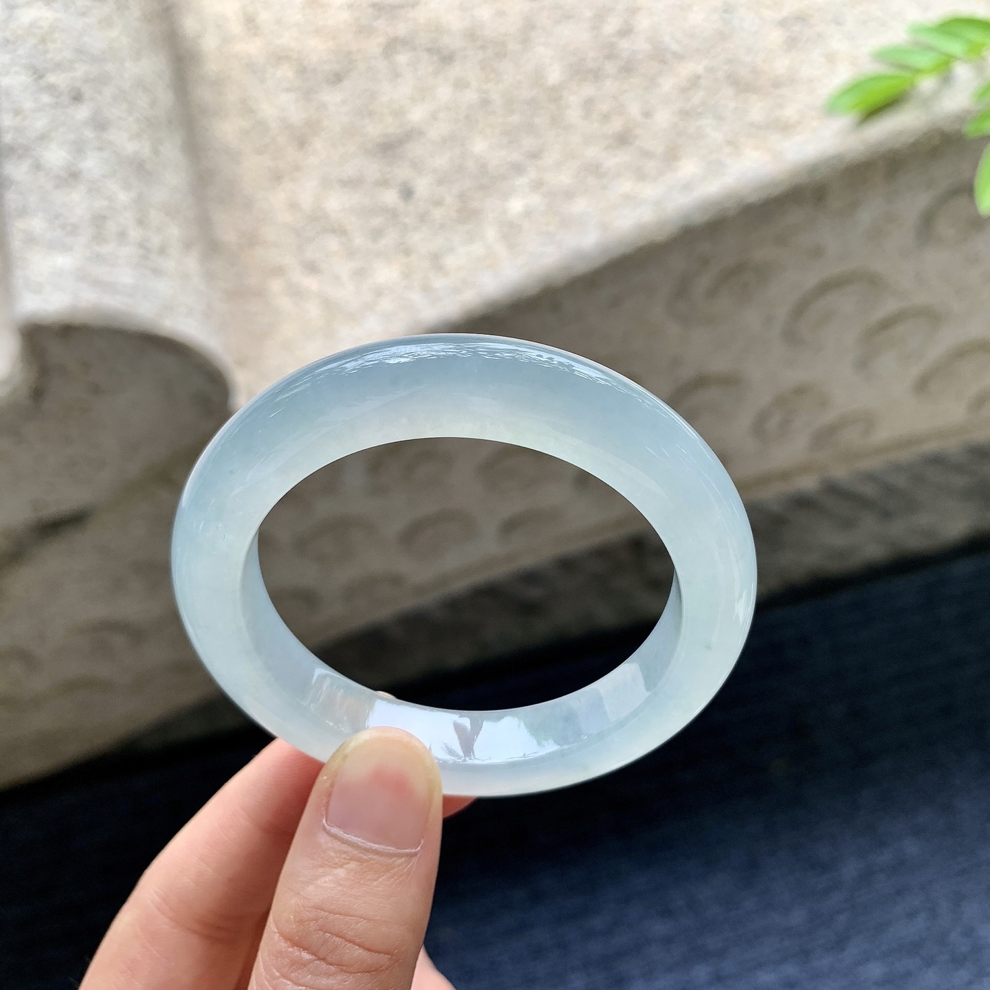 正圈49 50，圈口50.4/10.2/9，编码H9080405，描述冰糯晴底，水润，种老，细腻，无裂。