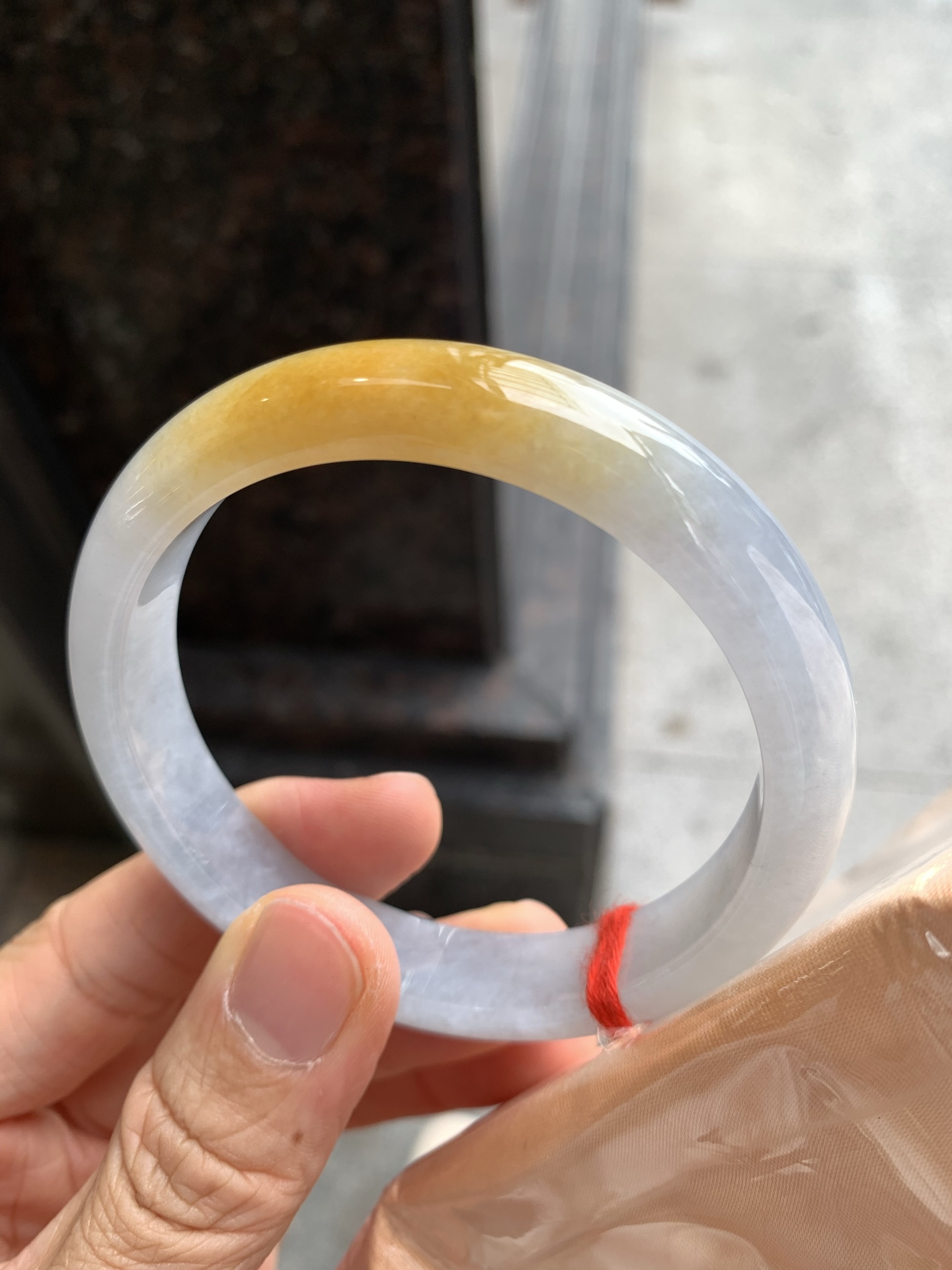 正圈黄翡 有纹 尺寸：59.6/12.1/8 大圈口