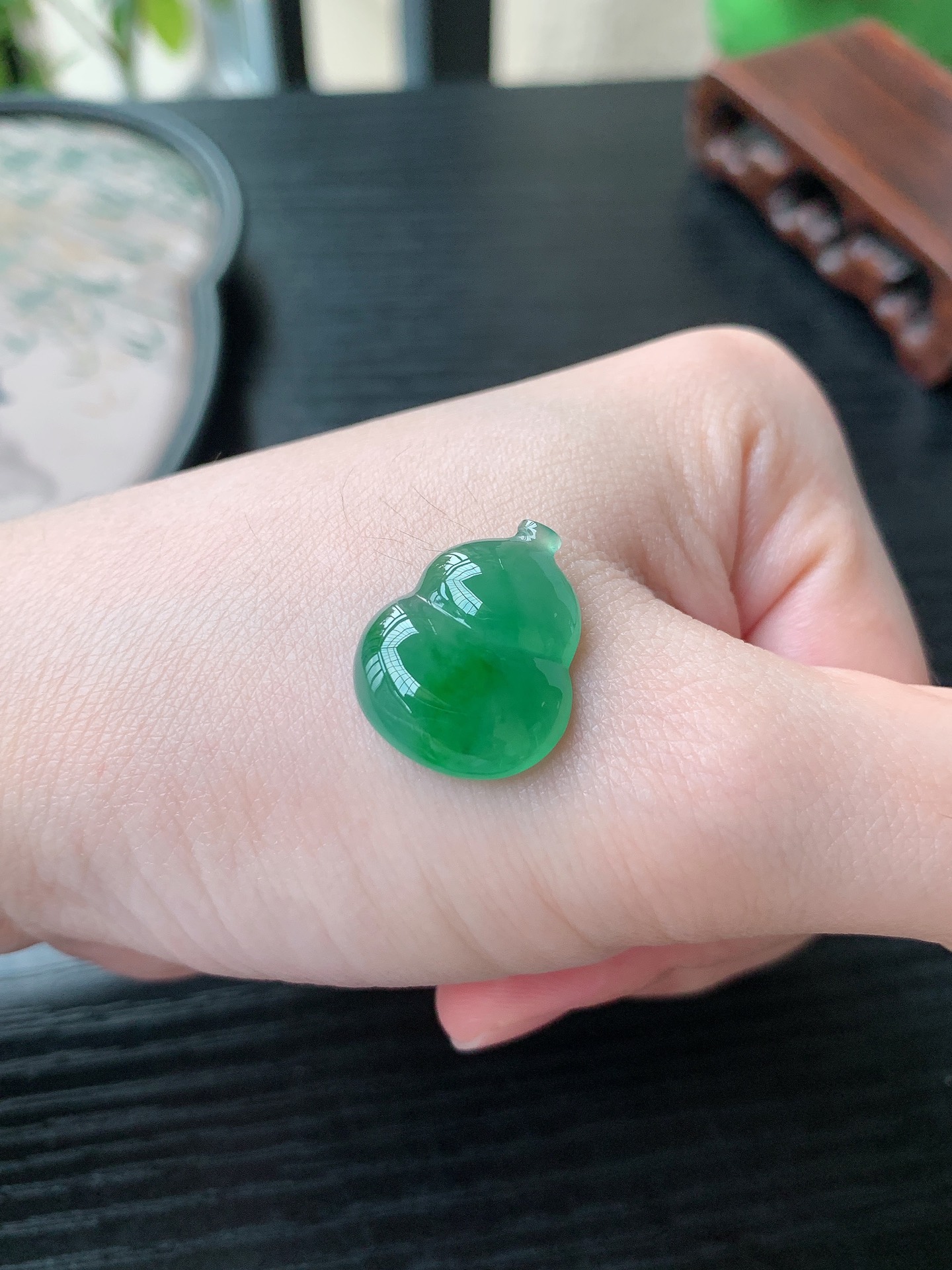 老坑冰种胶感飘阳绿葫芦吊坠,裸石尺寸:19.6-16.3-4.8mm