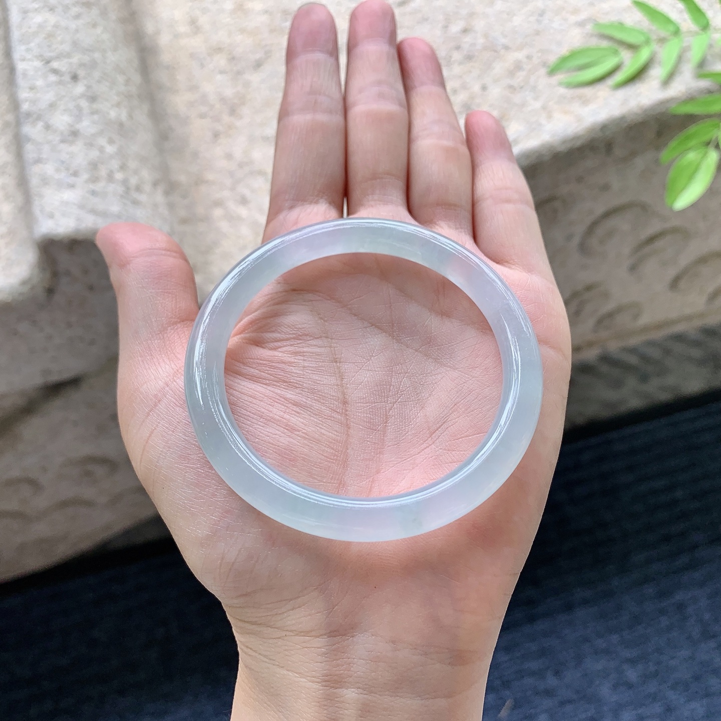 圆条53 54，圈口54/6.5/7.3，编码BA0820227，糯冰底色，清透，水润，种老，细腻，