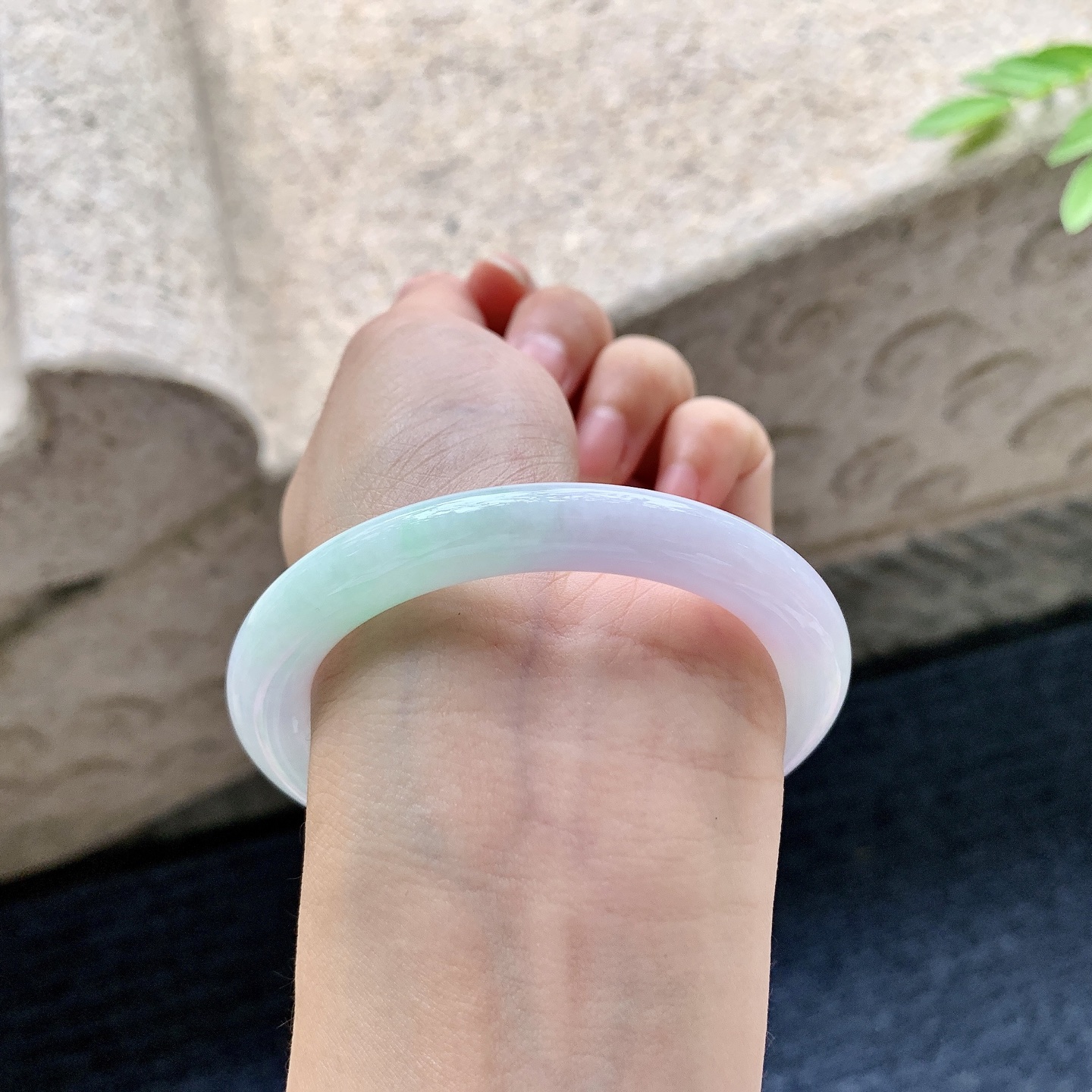 圆条53 54，细糯飘阳绿，水润，种老，细腻，无裂。