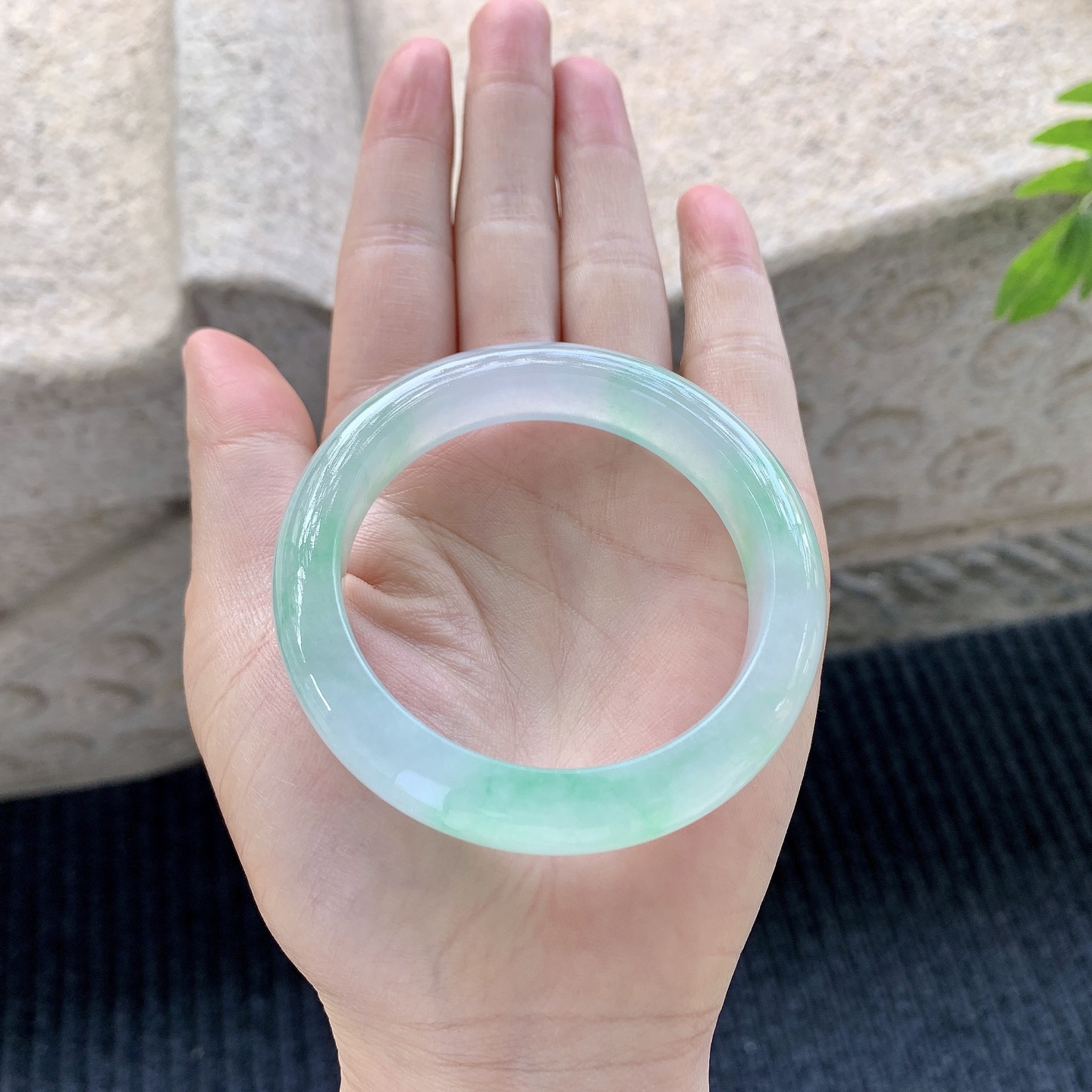 正圈50 51，圈口51.8/11.6/8.5，编码LZ080333，冰飘绿，清透，水润，种老，细腻