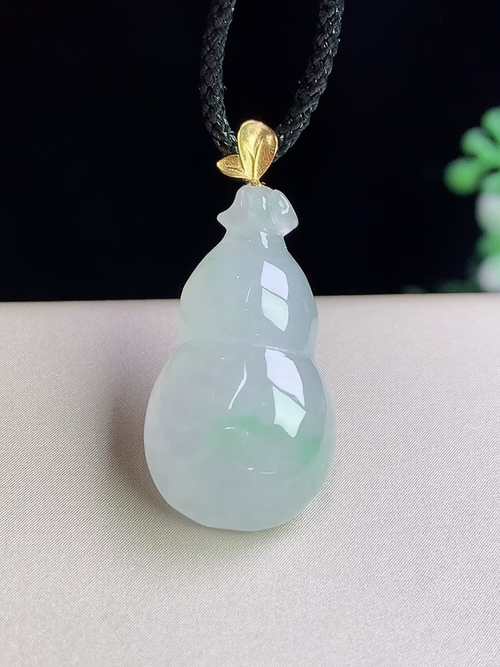 18k金镶冰飘绿葫芦，无裂，尺寸23.6-12.9-5.8mm，d03fgd