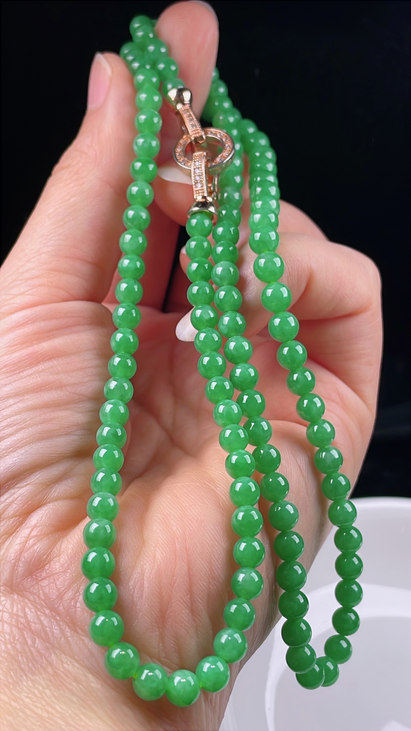 阳绿珠链，老种起光，细底通透，尺寸：4.8mm